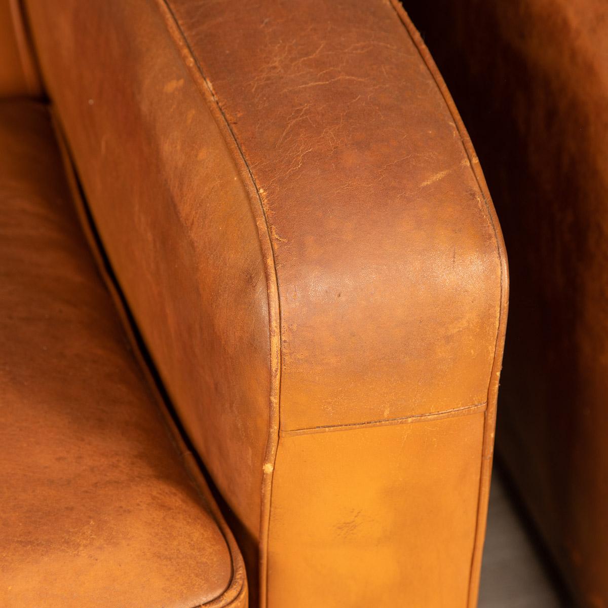 20ème siècle Paire de fauteuils club français en cuir de style Art Déco 6