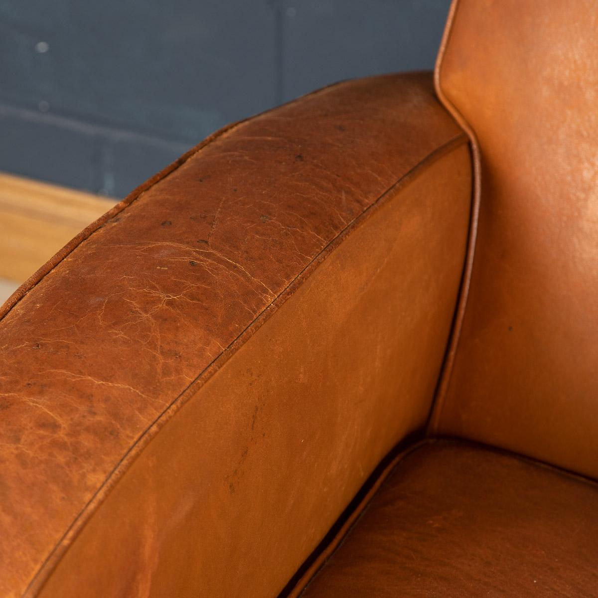 20ème siècle Paire de fauteuils club français en cuir de style Art Déco 8