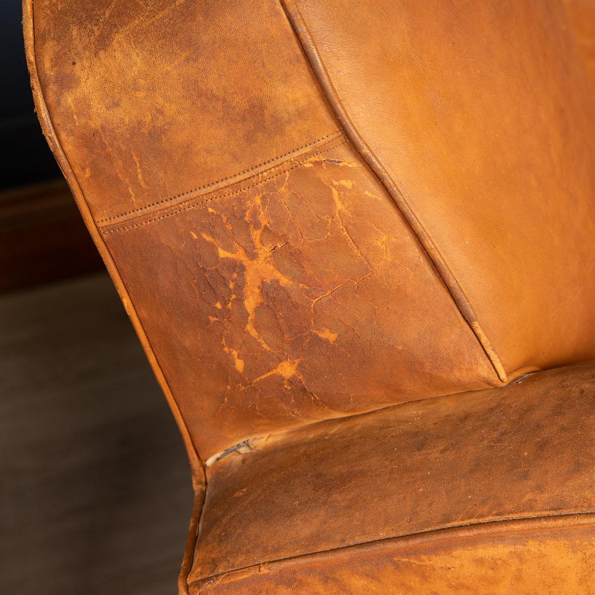 20ème siècle Paire de fauteuils club français en cuir de style Art Déco 11