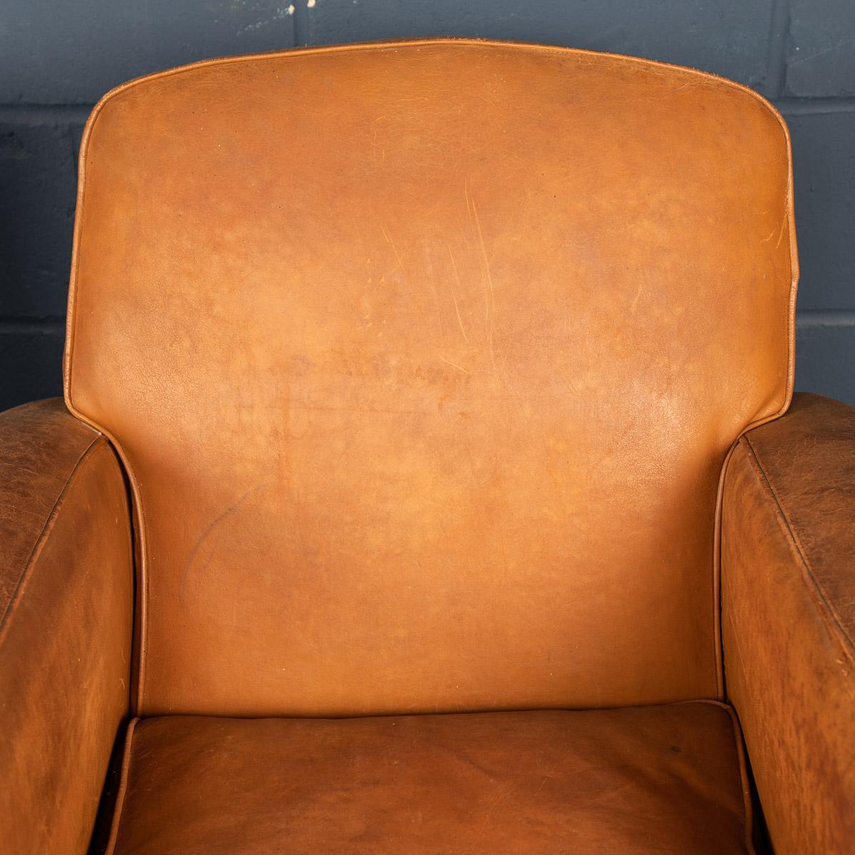 20ième siècle 20ème siècle Paire de fauteuils club français en cuir de style Art Déco