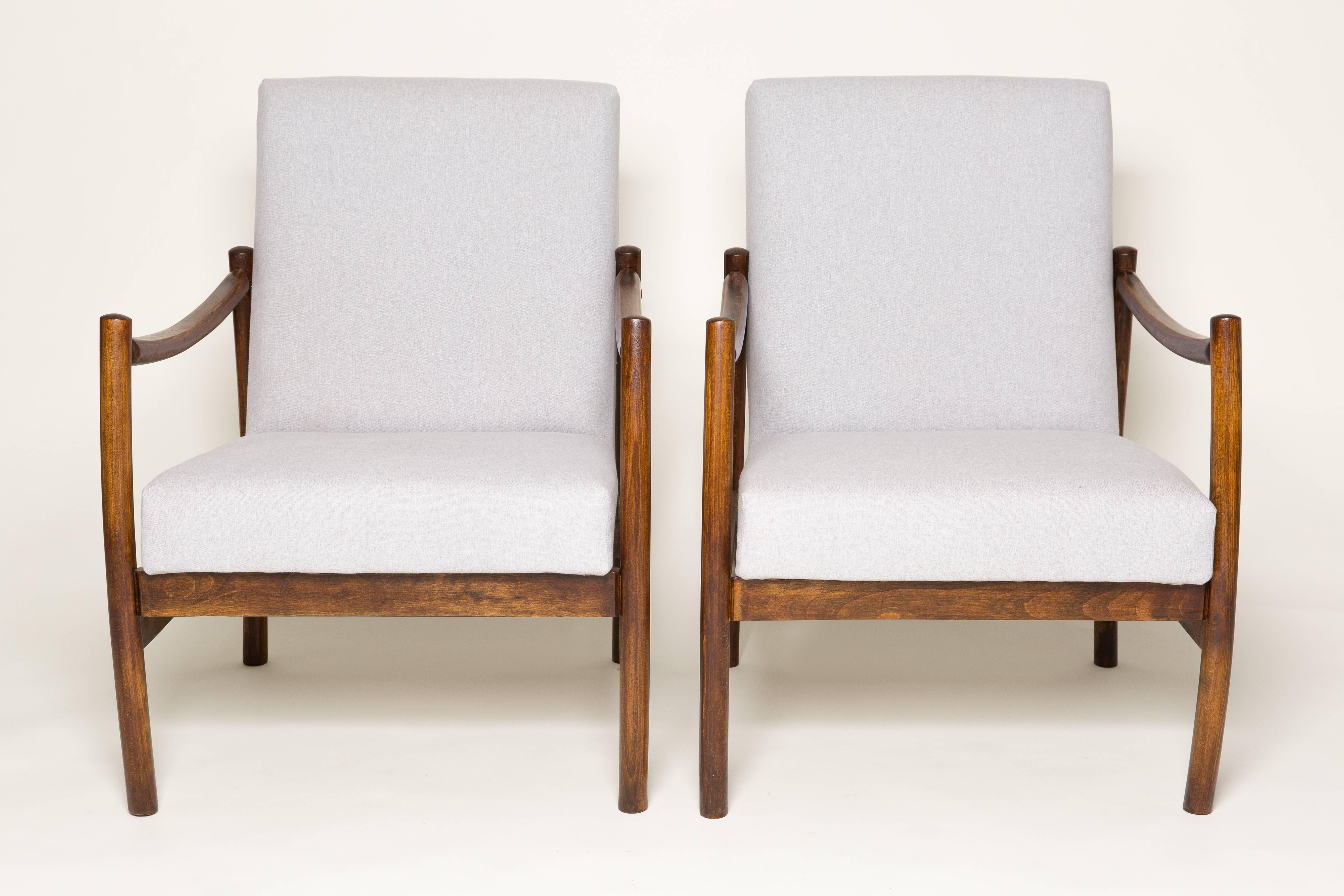 Hand-Crafted 20th Century Pair of Beige Club Armchairs, Poland, 1960s For Sale