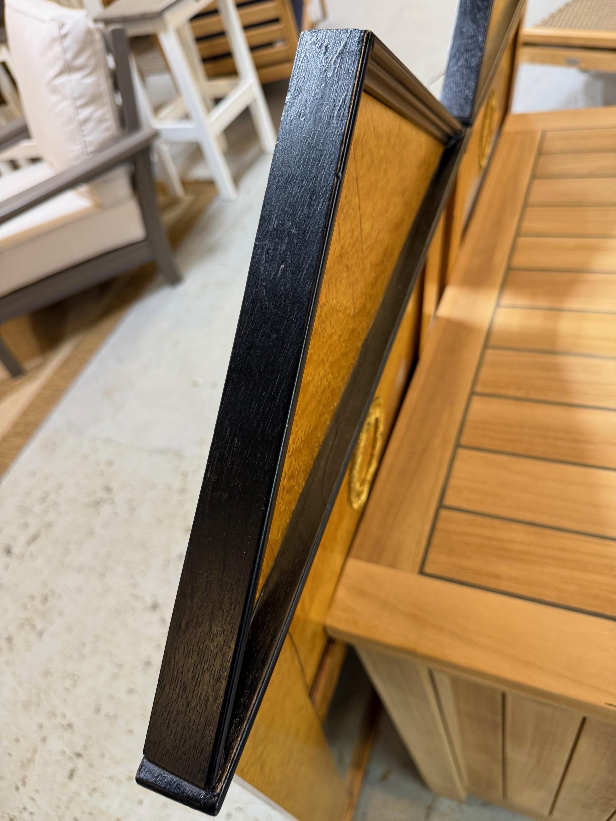 Coppia di specchi in stile Biedermeier del XX secolo, impiallacciatura in legno di boro e corona d'alloro in vendita 11