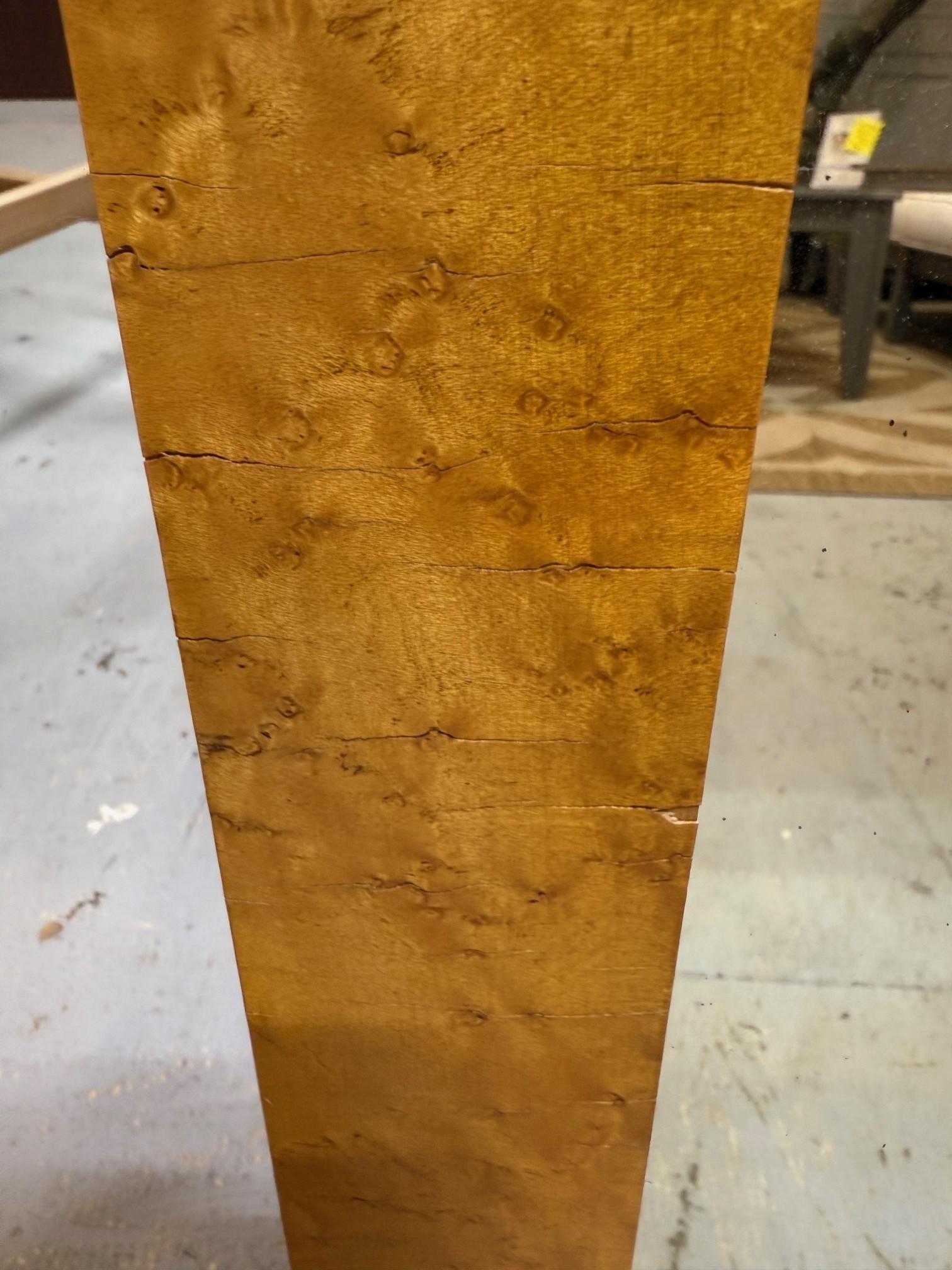 Coppia di specchi in stile Biedermeier del XX secolo, impiallacciatura in legno di boro e corona d'alloro in vendita 15