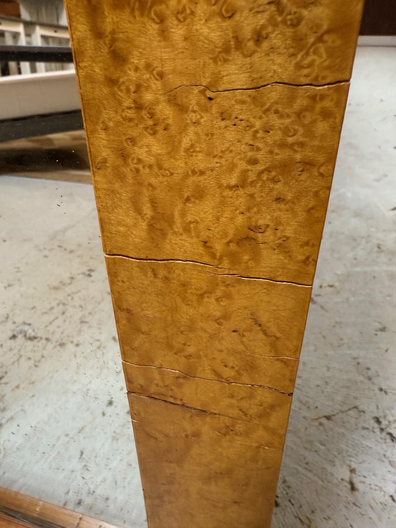 Coppia di specchi in stile Biedermeier del XX secolo, impiallacciatura in legno di boro e corona d'alloro in vendita 16