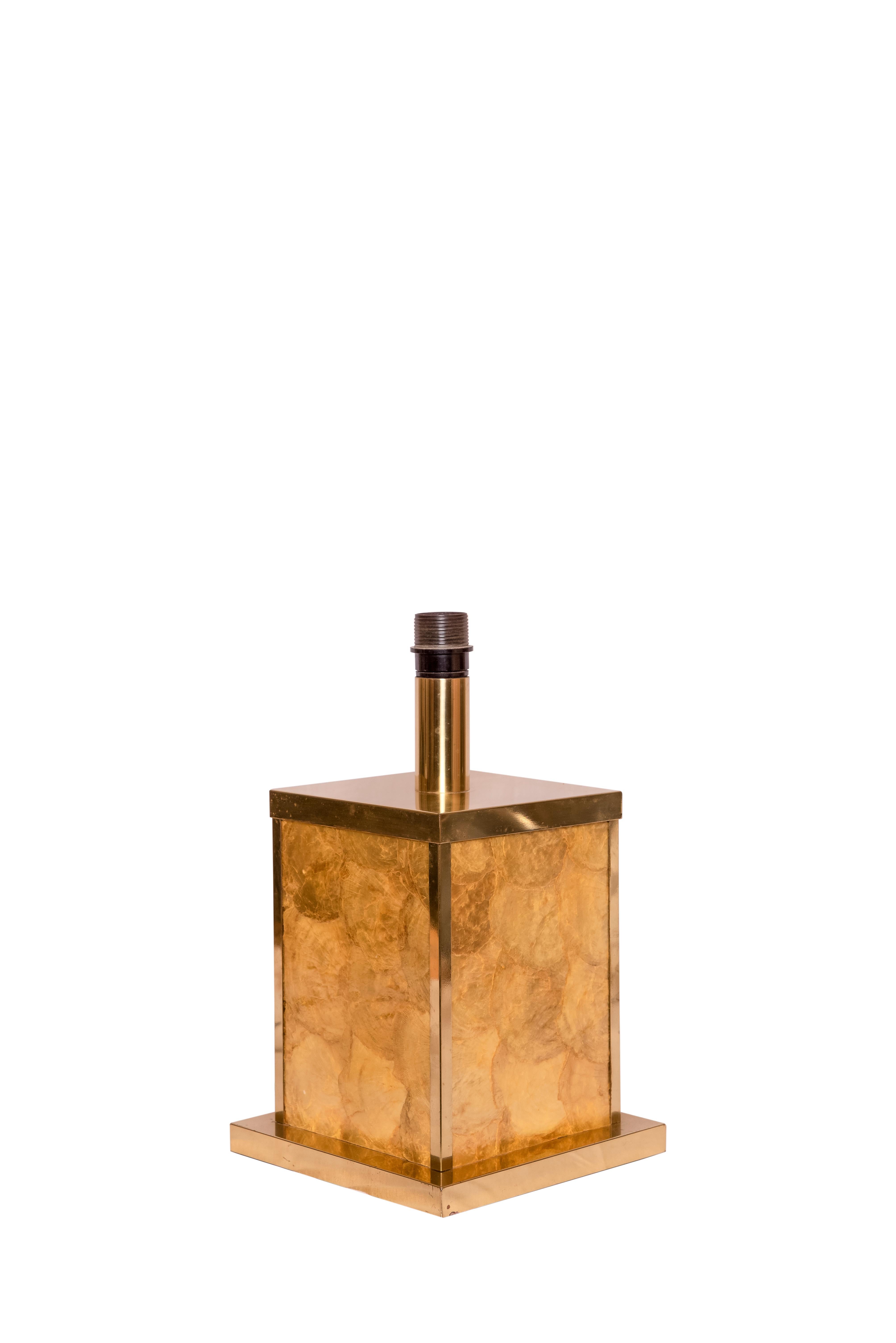 20th Century Pair of Brass and Capiz Shell Table Lamps In Good Condition In Madrid, ES