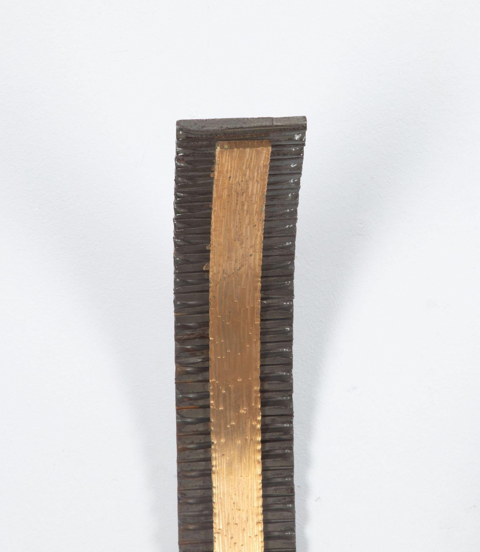 Siglo XX Pareja de apliques de hierro bronceado y dorado siglo XX en venta
