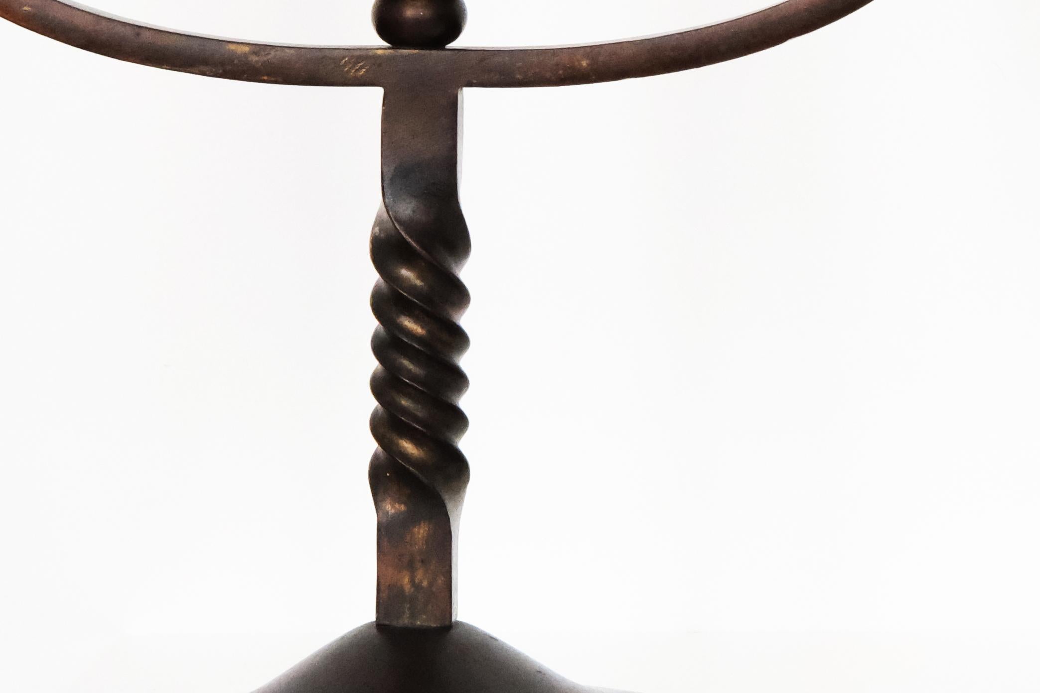 Ferro battuto Coppia di candelabri in ferro battuto color Brown del XX secolo firmati Charles Piguet in vendita