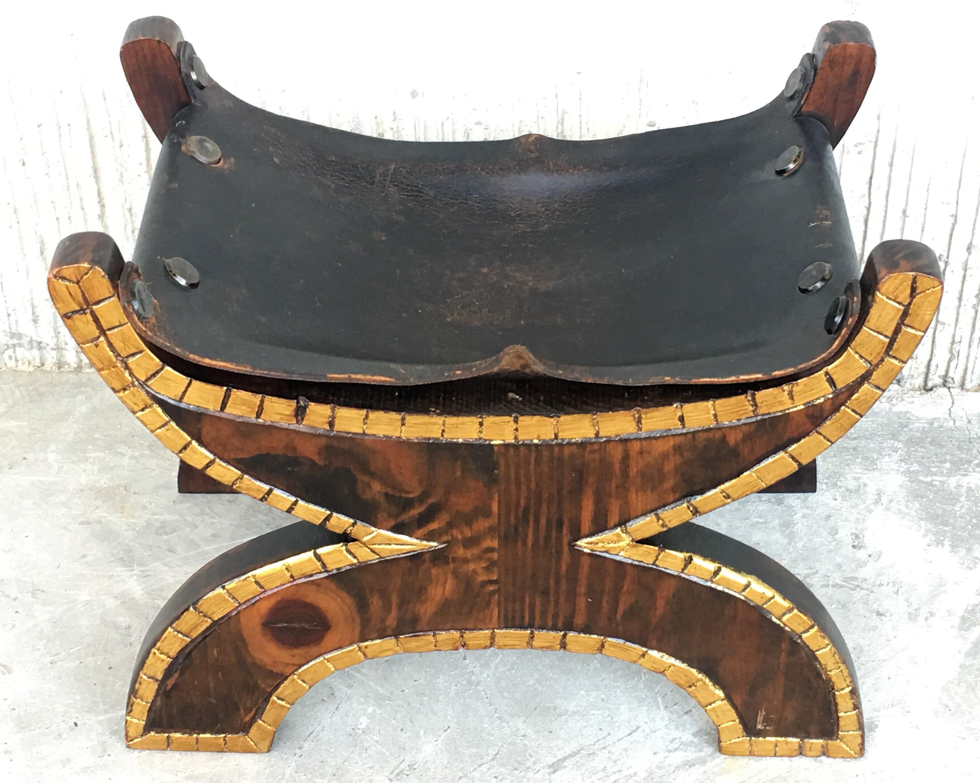 20th Century Pair of Carved Walnut Spanish Savonarola with Foot Rest For Sale 8