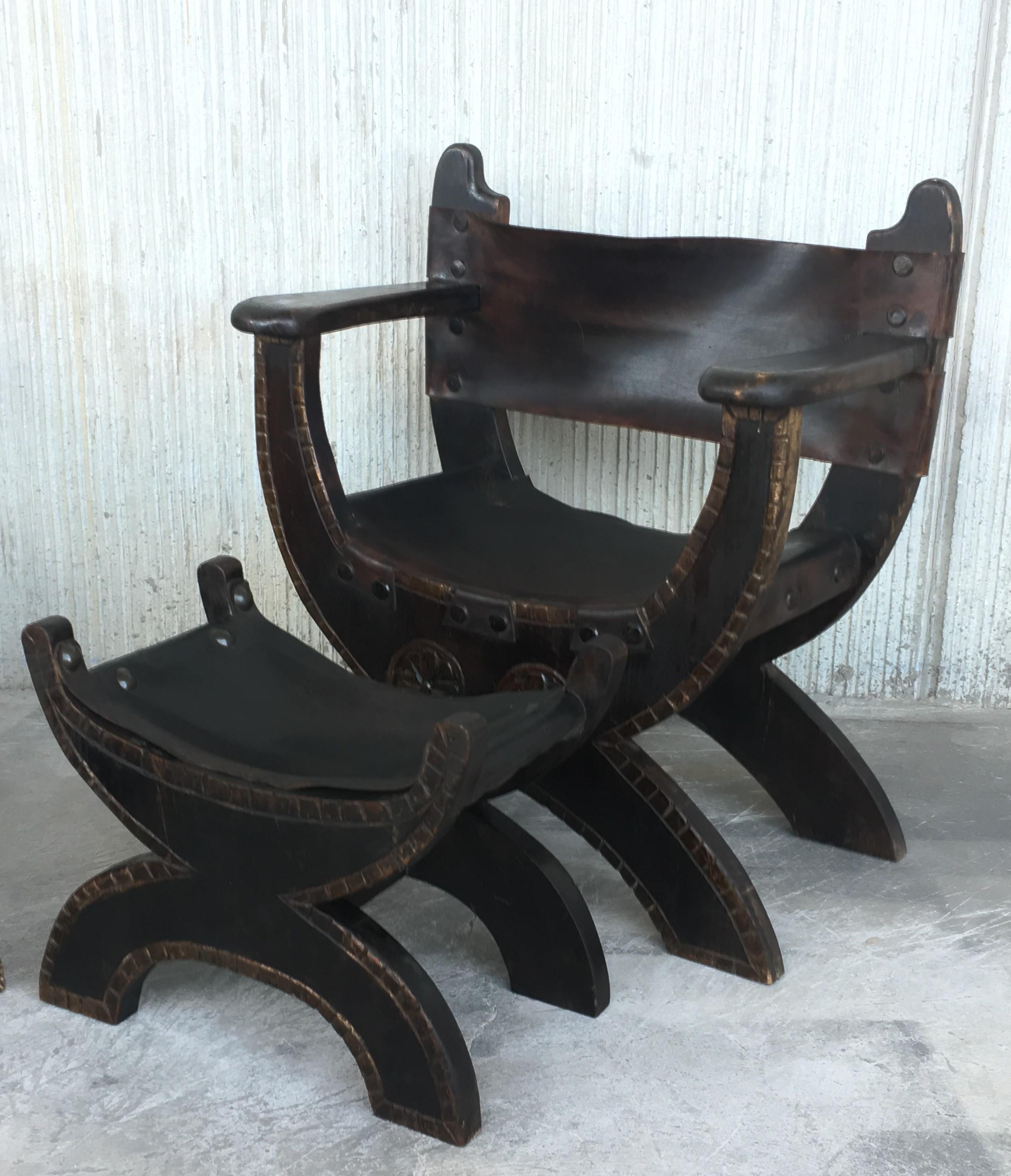Baroque Revival 20th Century Pair of Carved Walnut Spanish Savonarola with Foot Rest For Sale