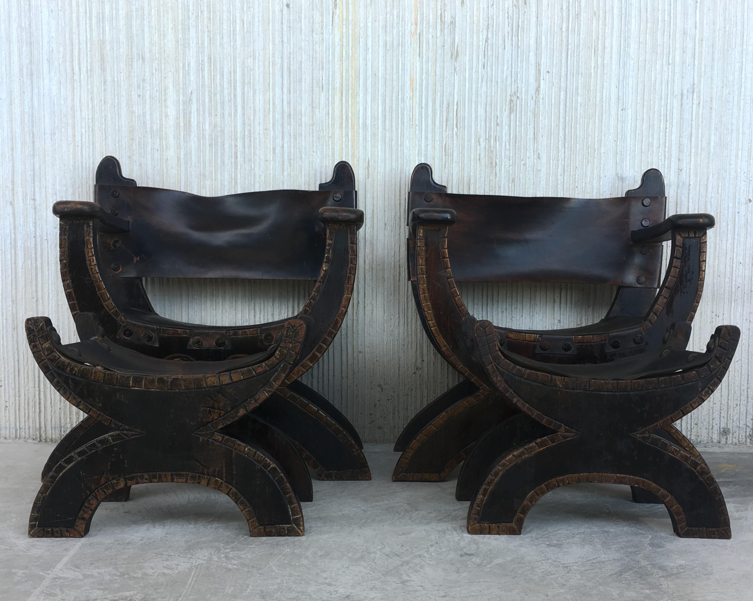 Hand-Carved 20th Century Pair of Carved Walnut Spanish Savonarola with Foot Rest For Sale