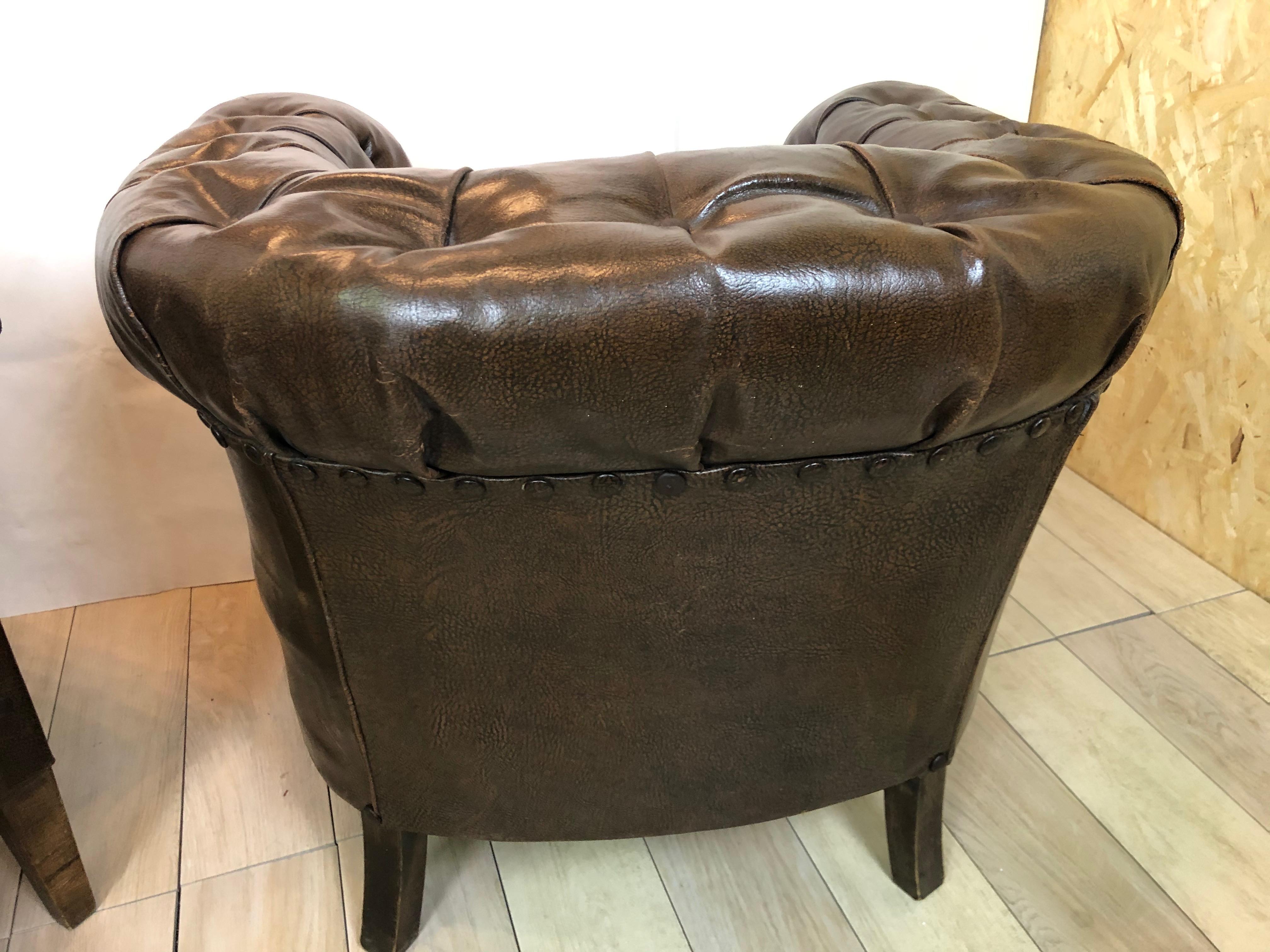 20th Century Pair of Chesterfield Cockpit Chairs For Sale 2