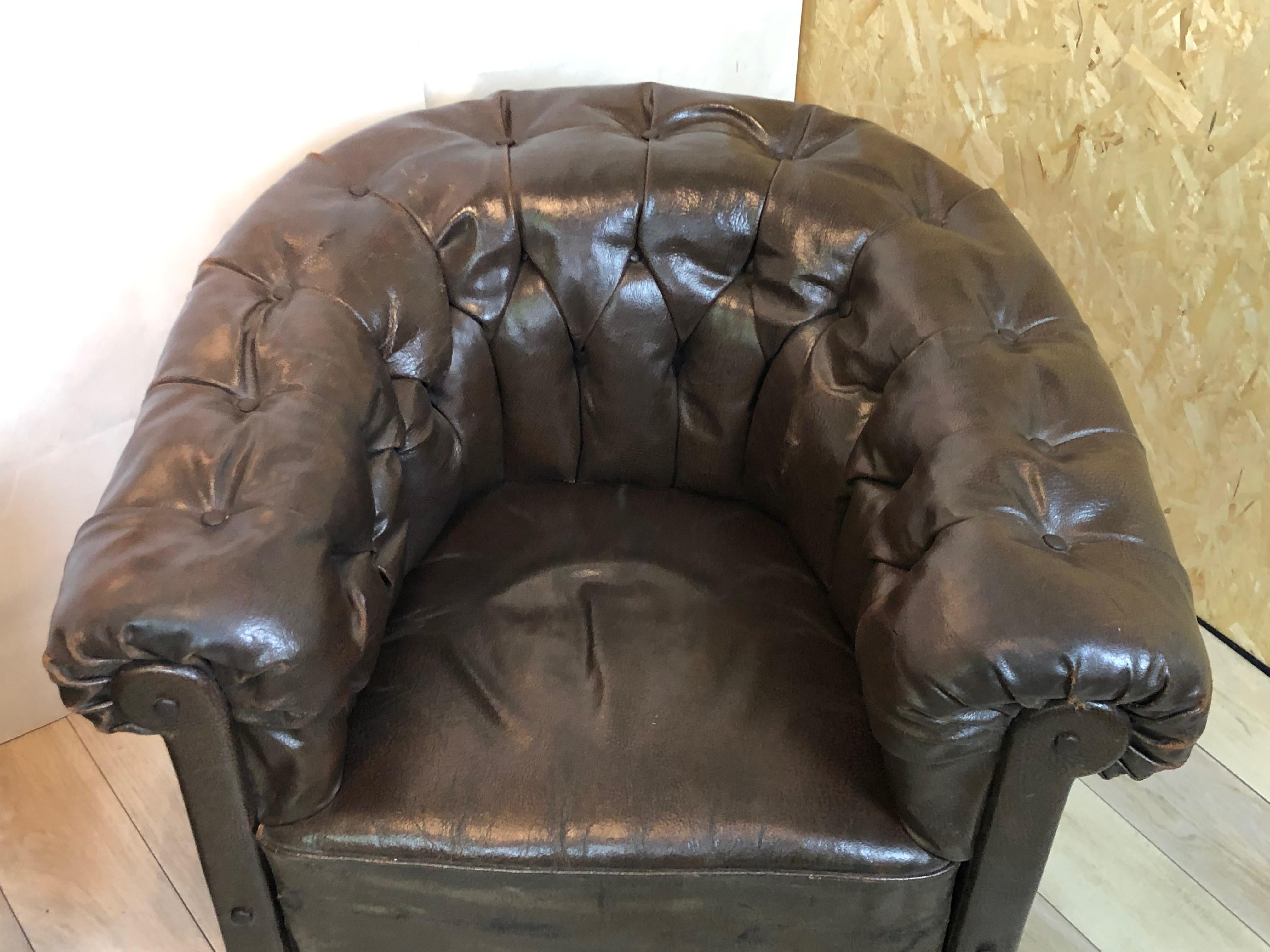 Mid-20th Century 20th Century Pair of Chesterfield Cockpit Chairs For Sale