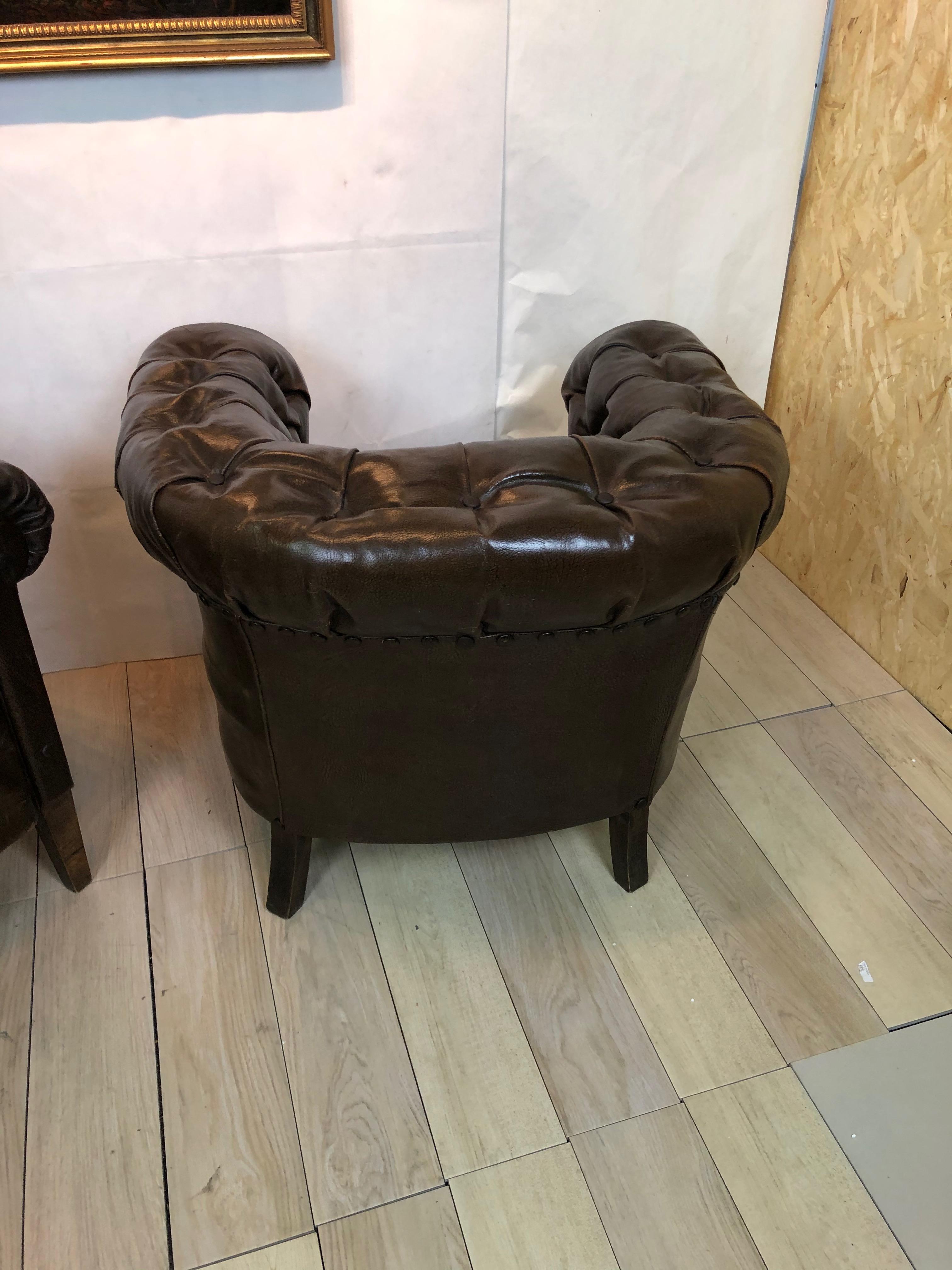 20th Century Pair of Chesterfield Cockpit Chairs For Sale 1