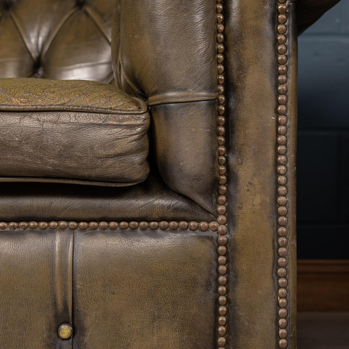 20th Century Pair of Chesterfield Leather Armchairs, circa 1970 10