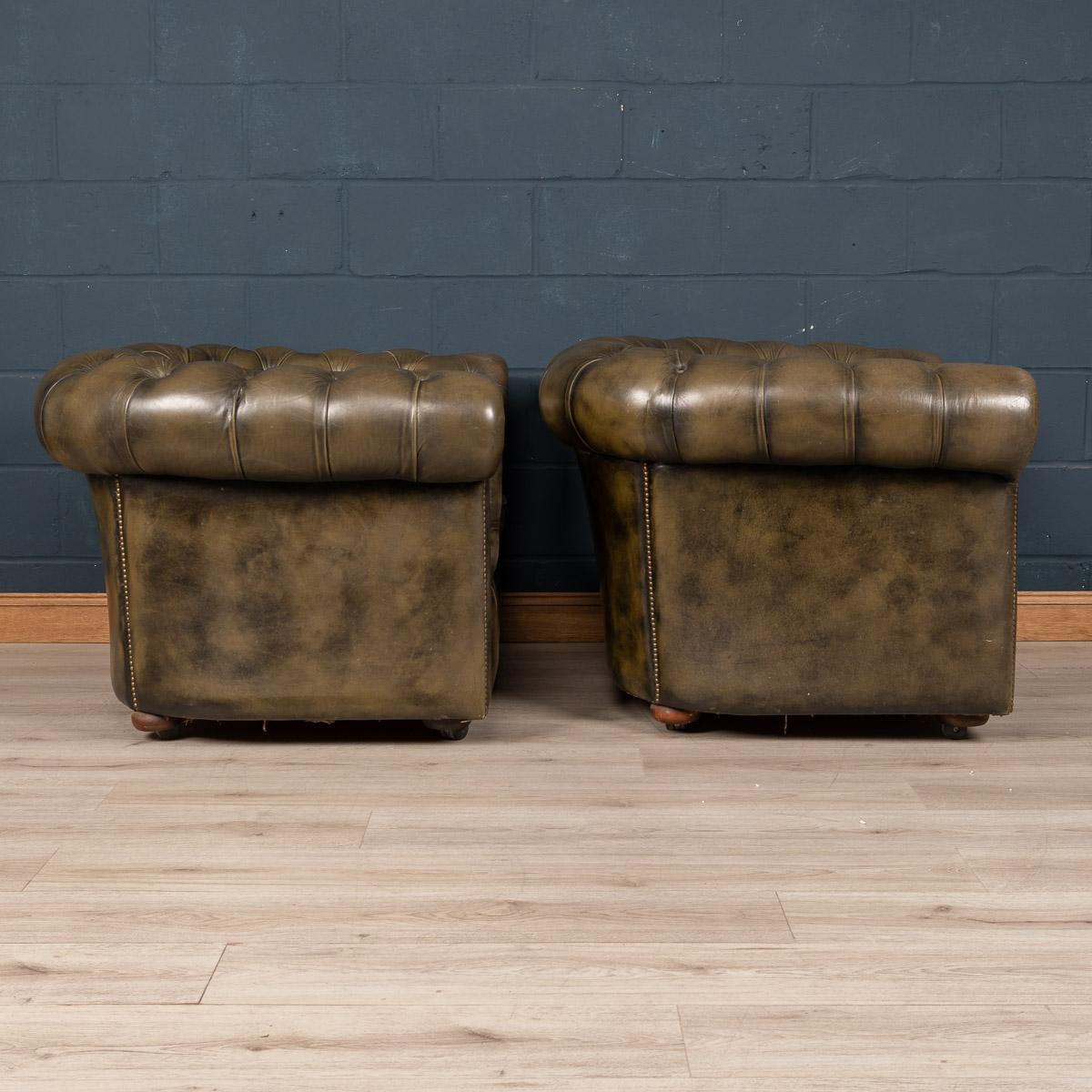 20th Century Pair of Chesterfield Leather Armchairs, circa 1970 1
