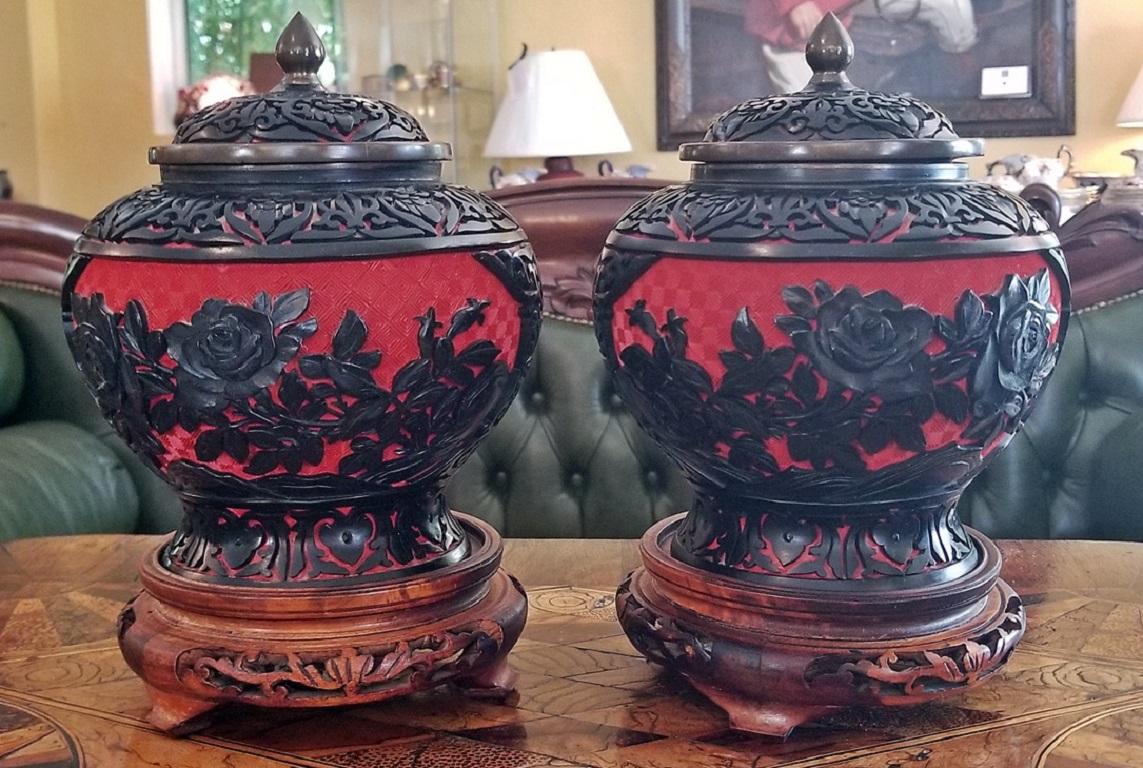 20th Century Pair of Chinese Cinnabar and Enamel Lidded Urns on Stand In Excellent Condition In Dallas, TX
