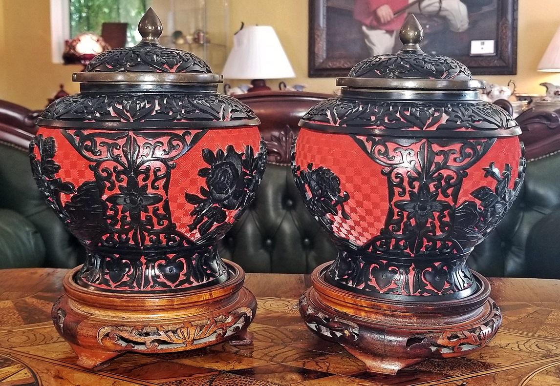 20th Century Pair of Chinese Cinnabar and Enamel Lidded Urns on Stand 1