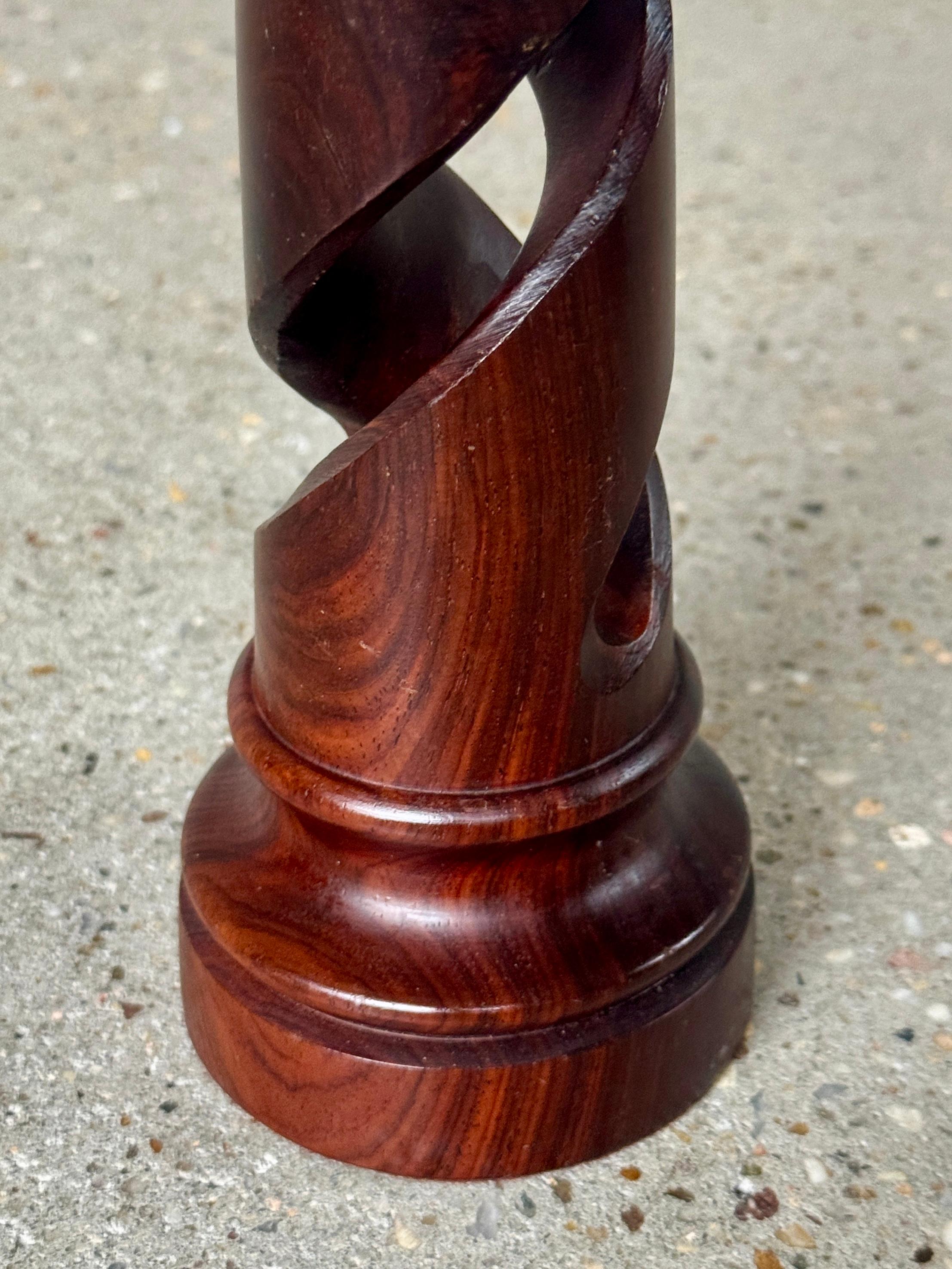 Coppia di candelieri classici in Wood ritorto del XX secolo in vendita 4