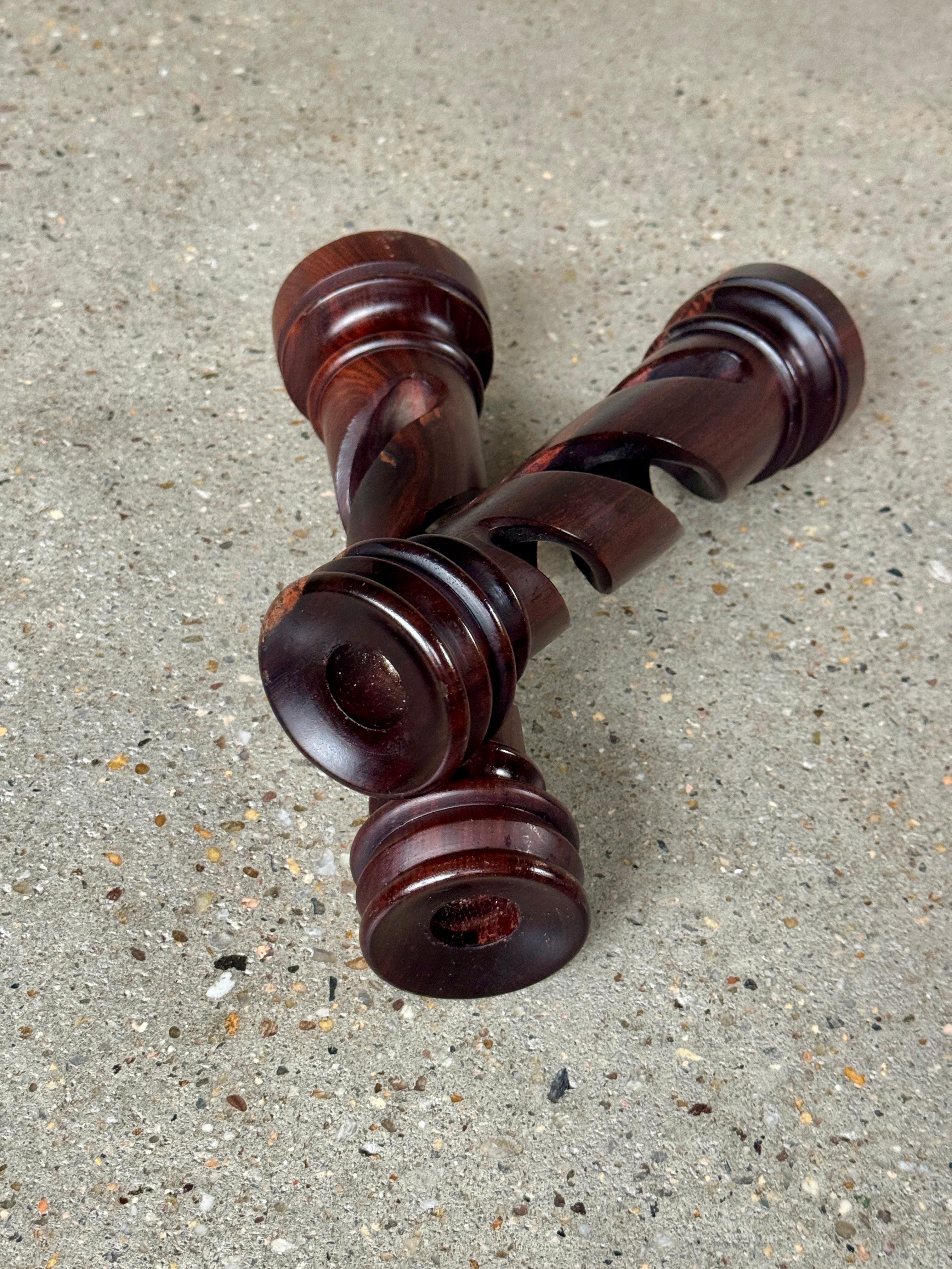 Coppia di candelieri classici in Wood ritorto del XX secolo in vendita 8