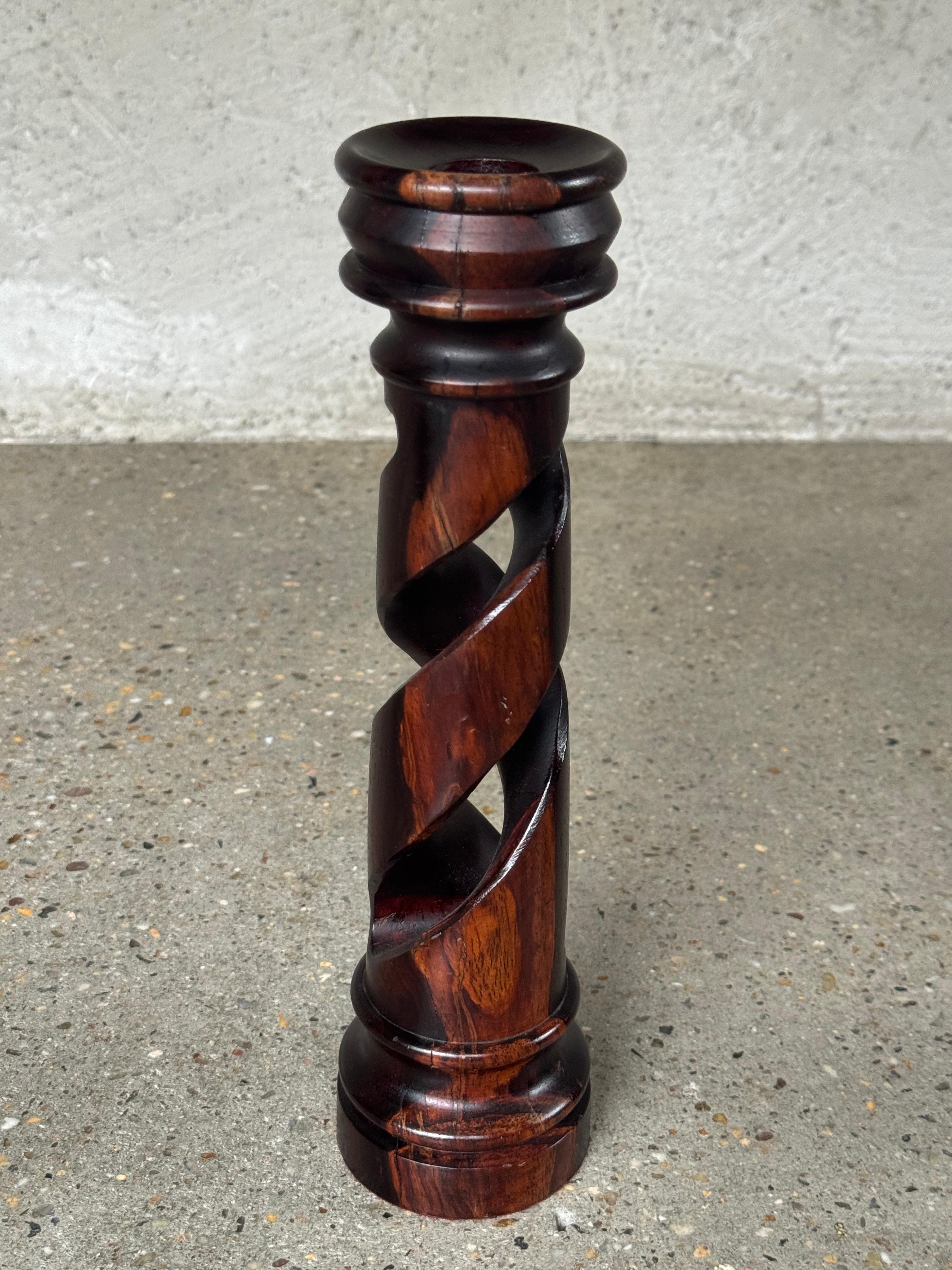 Coppia di candelieri classici in Wood ritorto del XX secolo in vendita 7