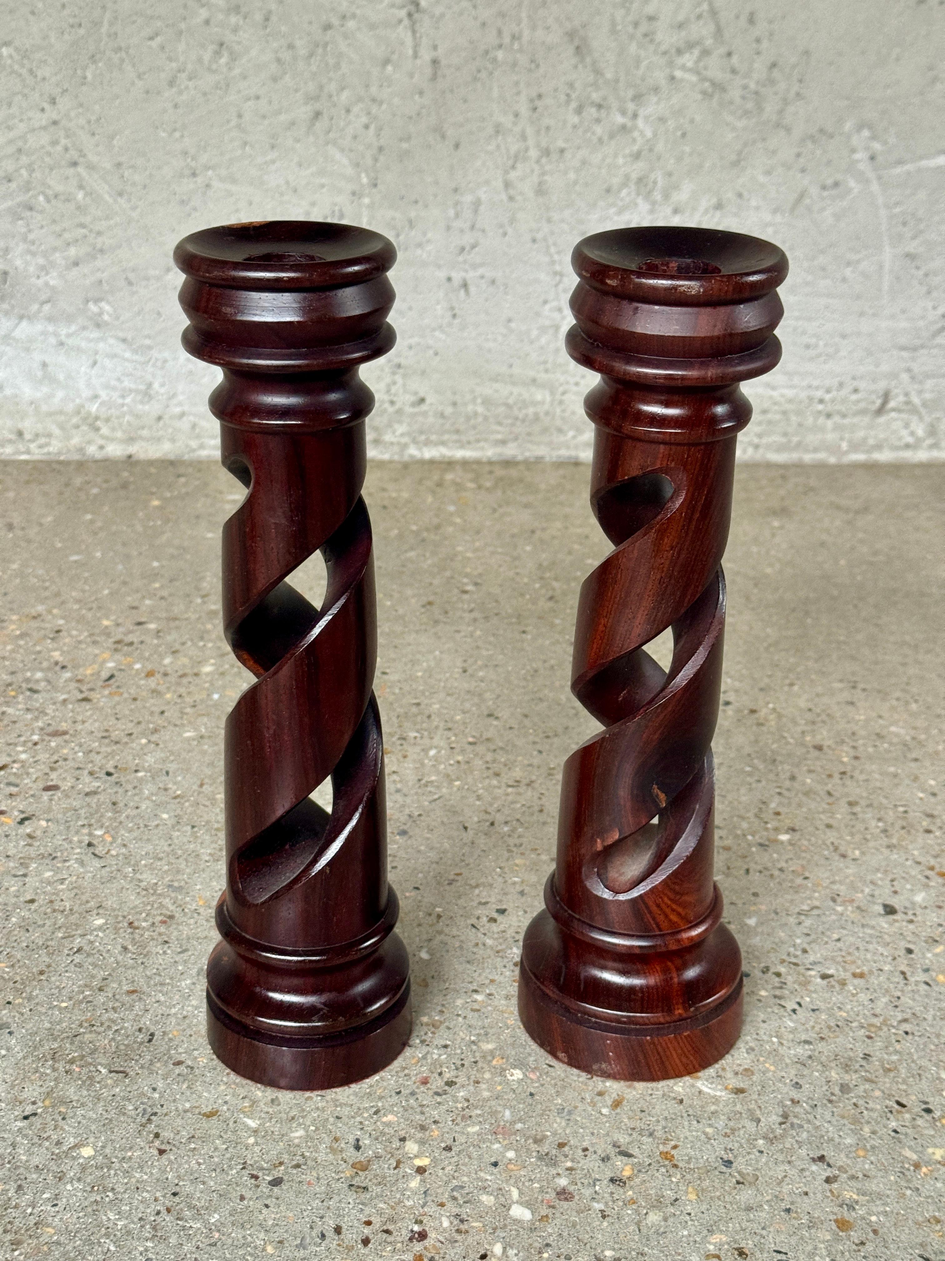 Palissandro Coppia di candelieri classici in Wood ritorto del XX secolo in vendita