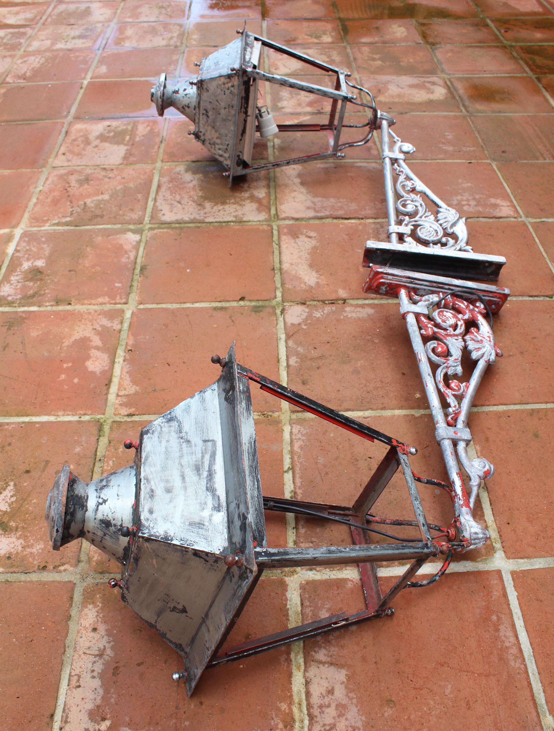 20th Century Pair of Classical Spanish Iron Wall Lamps 2