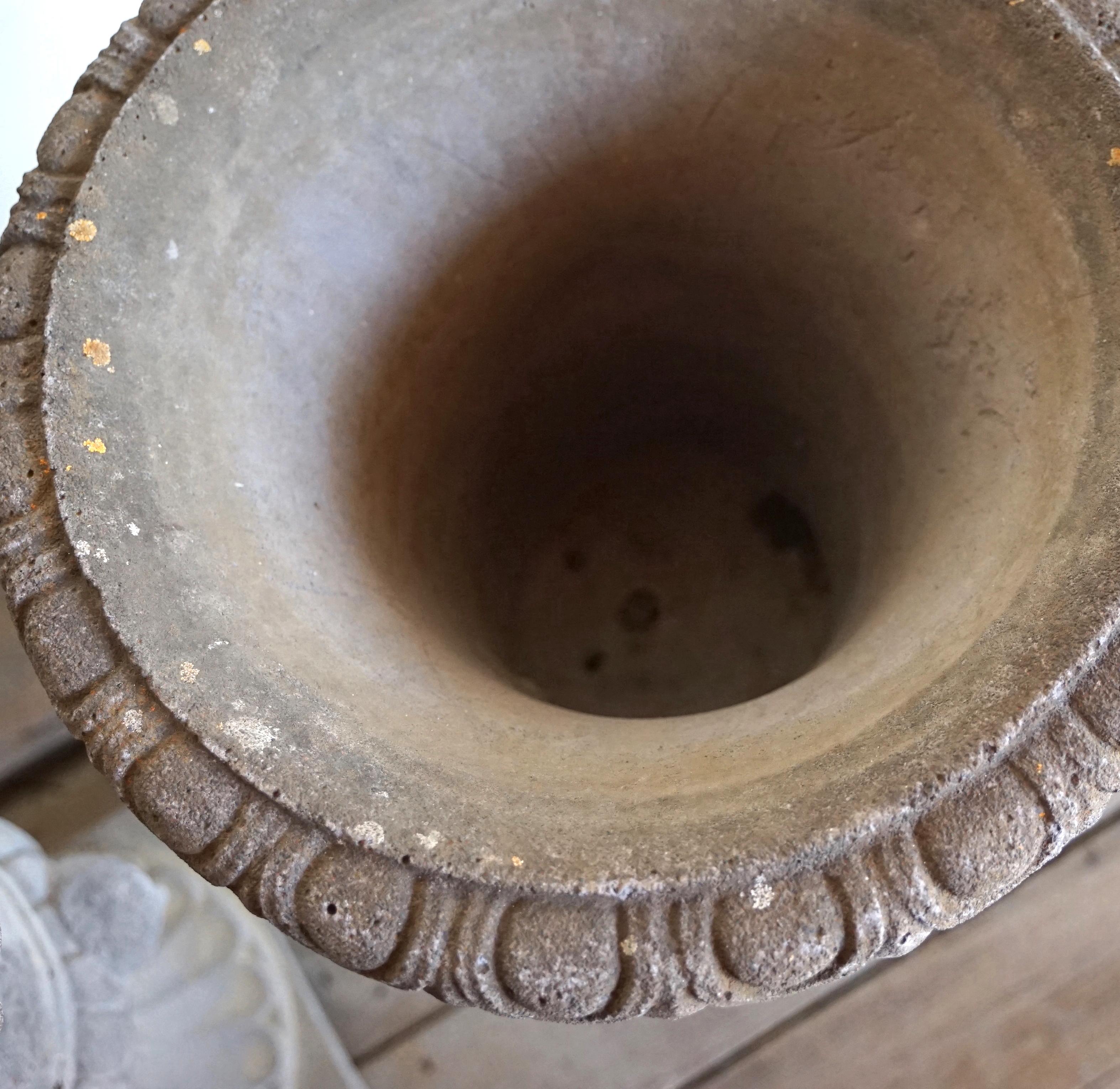20. Jahrhundert Paar Vasen aus Beton im Zustand „Gut“ im Angebot in Badia Polesine, RO