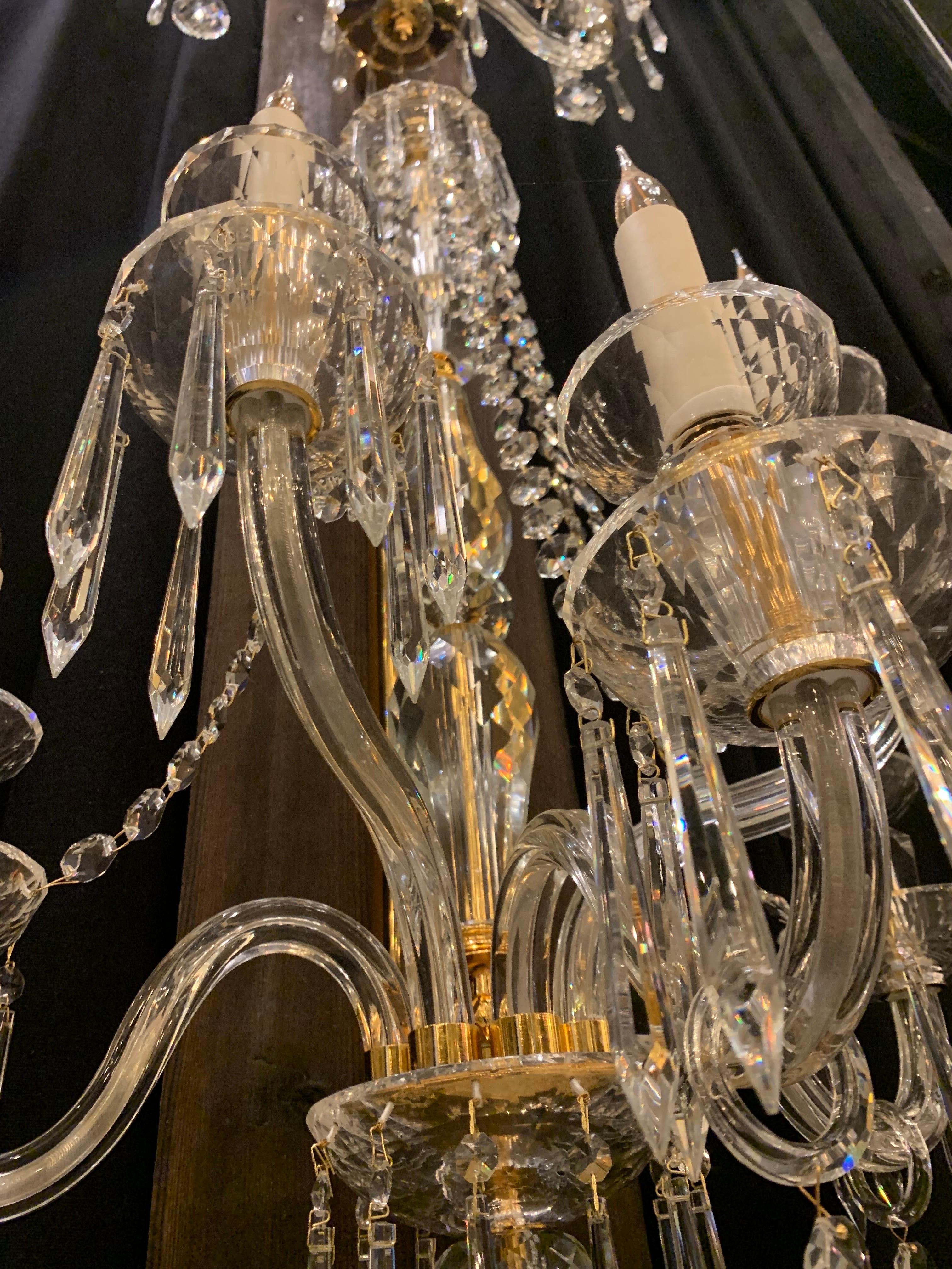 Paire de lampes murales en cristal du 20ème siècle à 5 lumières (or) inspirées de Baccarat en vente 2