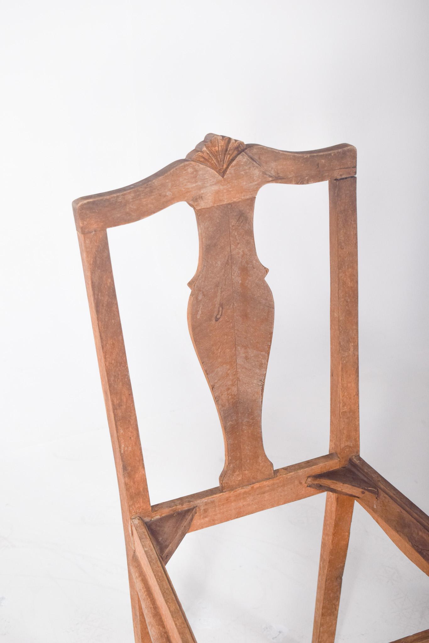 20th Century Pair of Cut-Out Back Chairs In Fair Condition For Sale In Lisboa, Lisboa