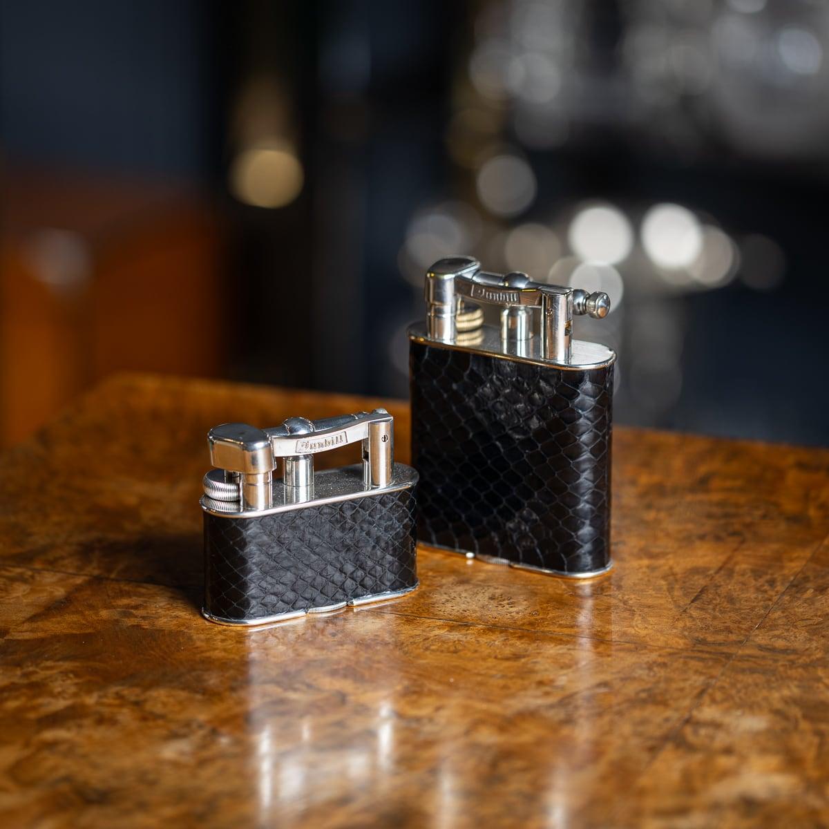 Coppia di accendini da tavolo Dunhill del XX secolo. Accendini 