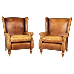 20ème siècle Paire de chaises Wingback en cuir de mouton hollandais
