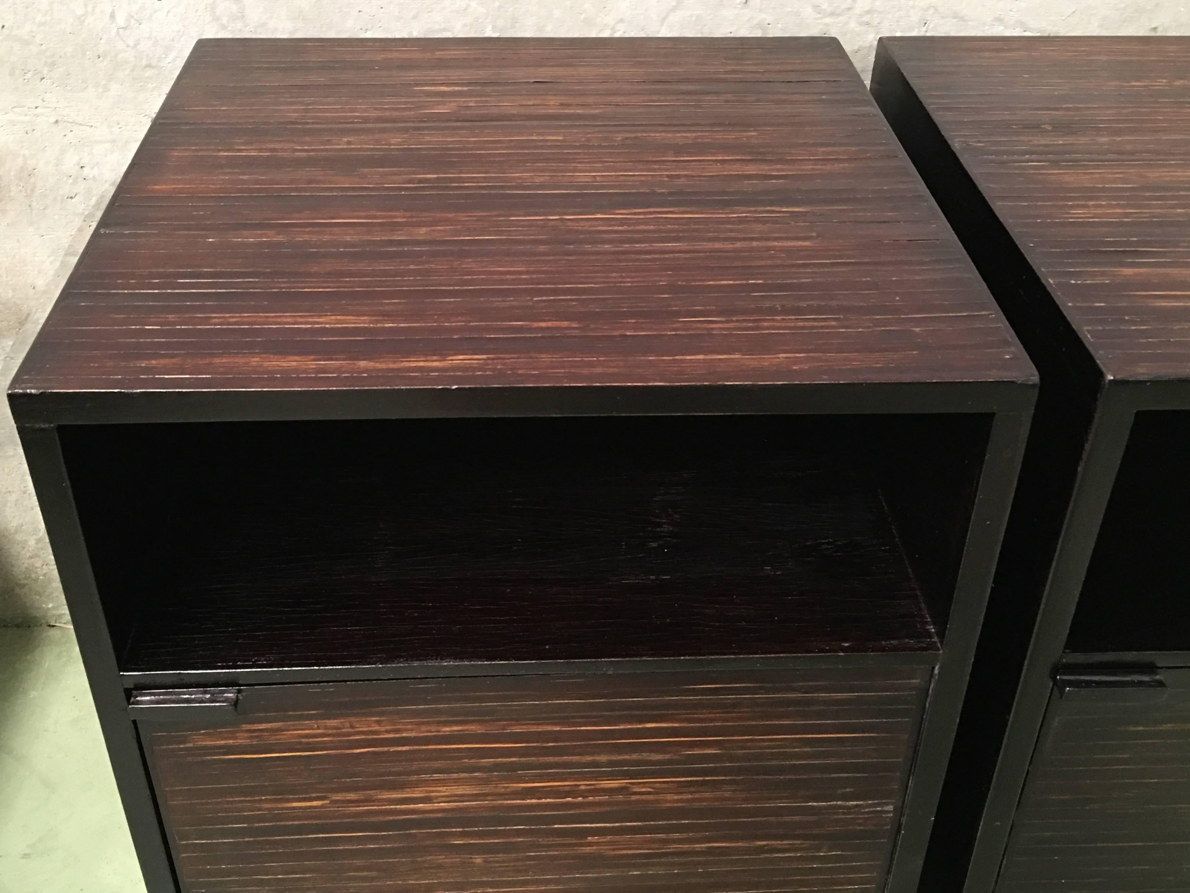 20th Century Pair of Ebonized Macassar Nightstands or Side Tables with One Door For Sale 6
