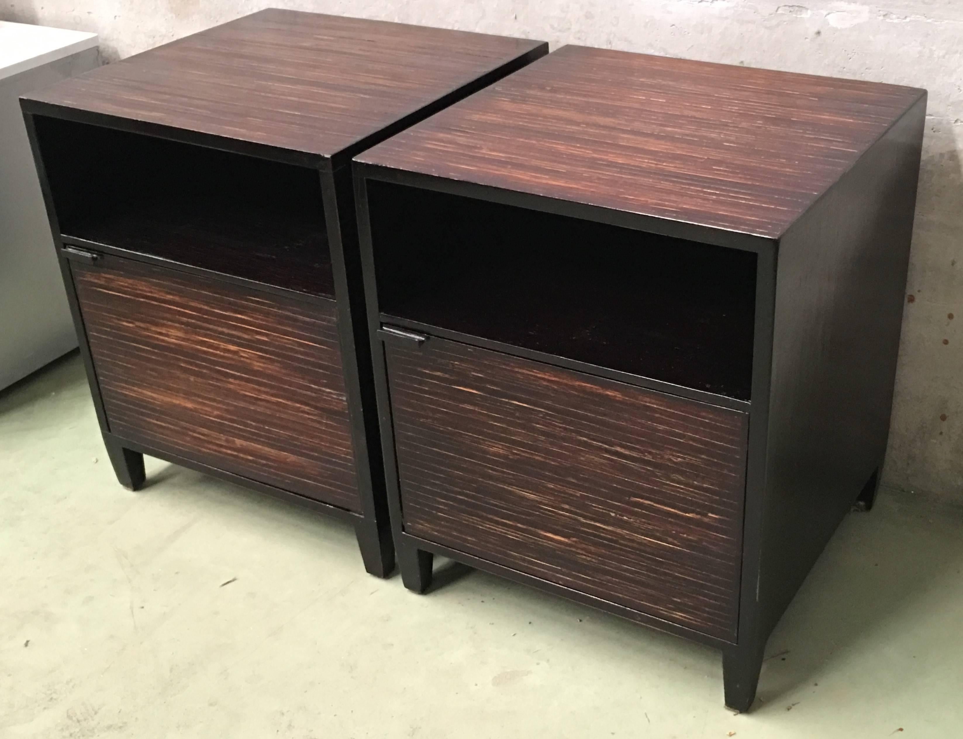 20th Century Pair of Ebonized Macassar Nightstands or Side Tables with One Door For Sale 1