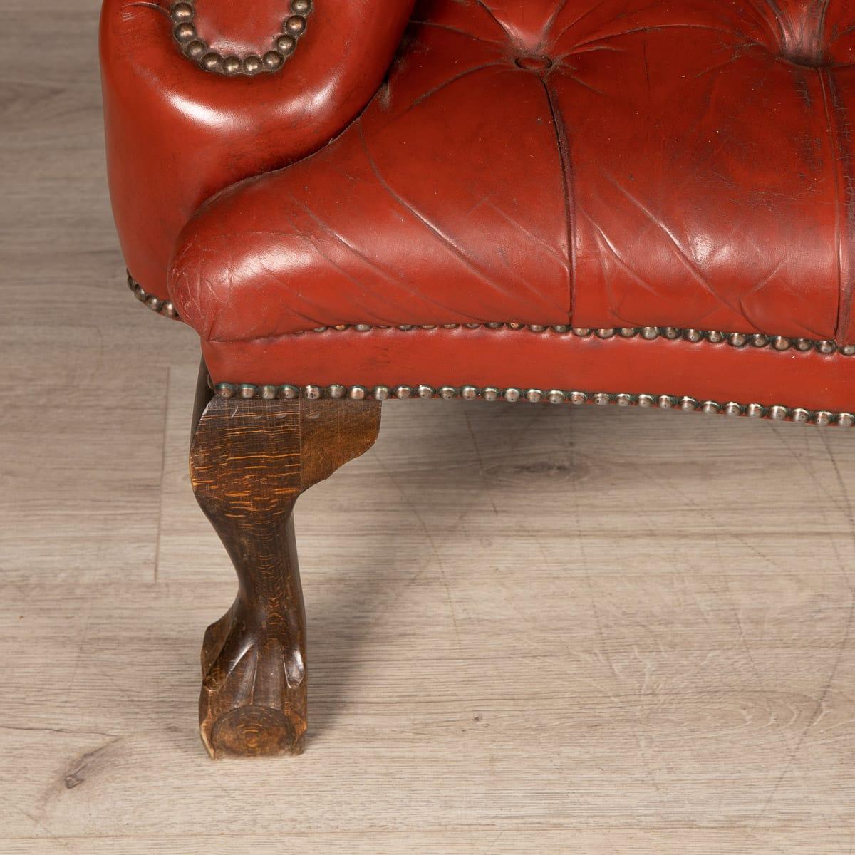 Cuir Paire de fauteuils Wingback en cuir anglais du XXe siècle, datant d'environ 1970 en vente