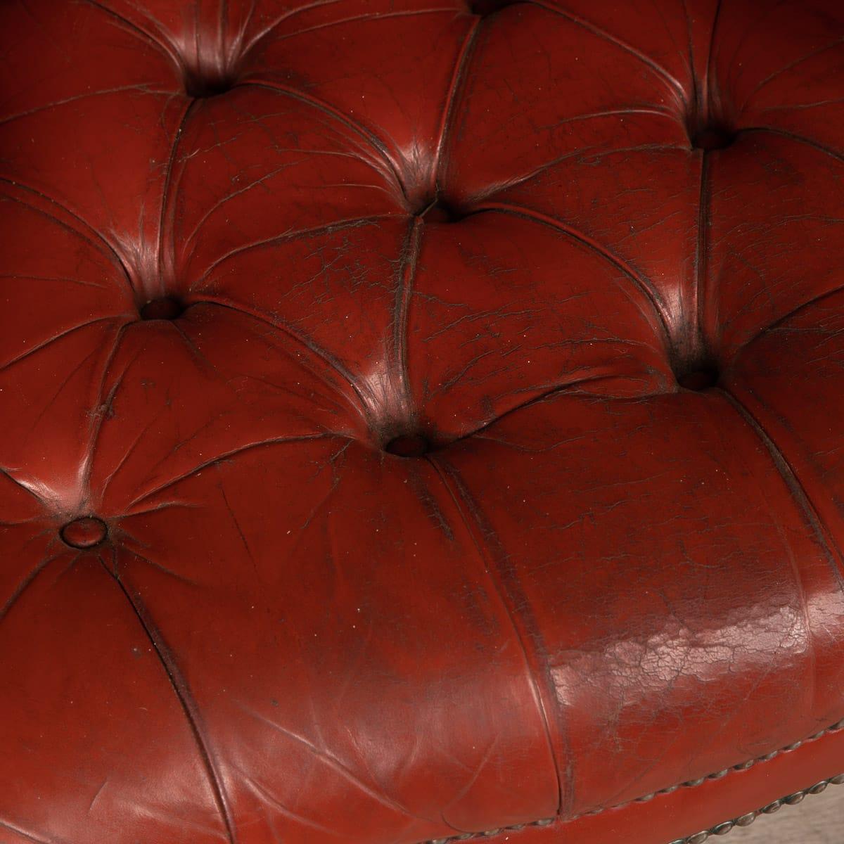 20th Century Pair of English Leather Wingback Armchairs, circa 1970 For Sale 5