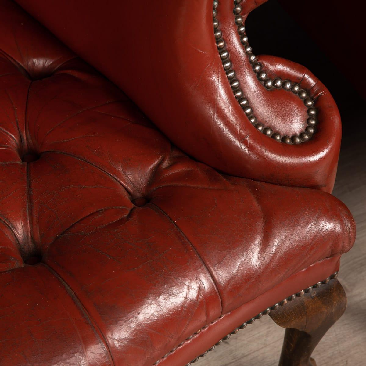 20th Century Pair of English Leather Wingback Armchairs, circa 1970 For Sale 6