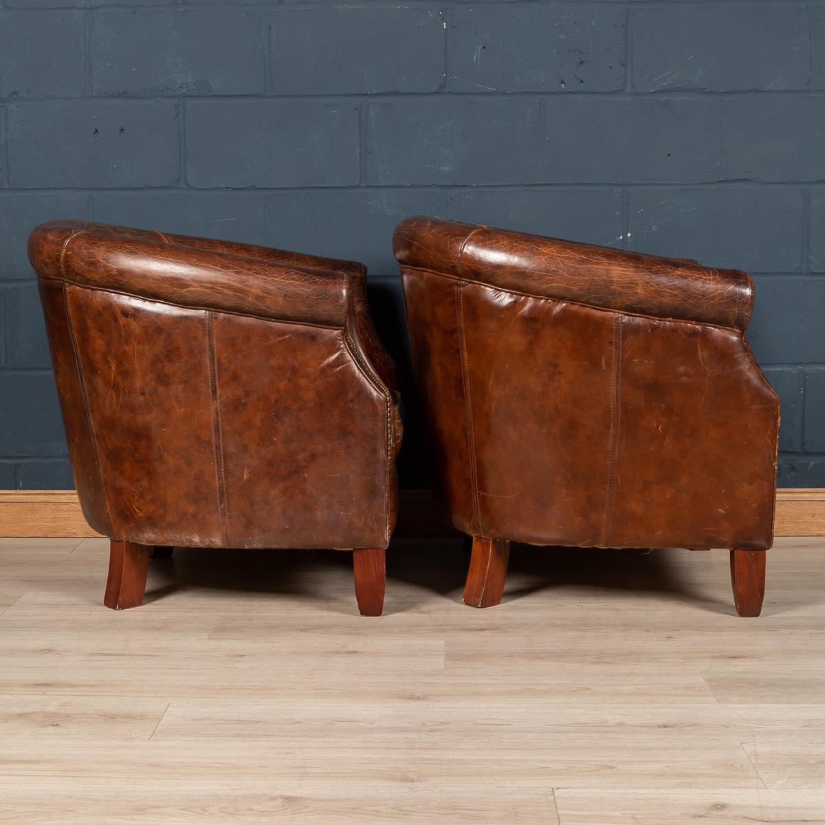 20th Century Pair of English Sheepskin Leather Tub Chairs In Good Condition In Royal Tunbridge Wells, Kent