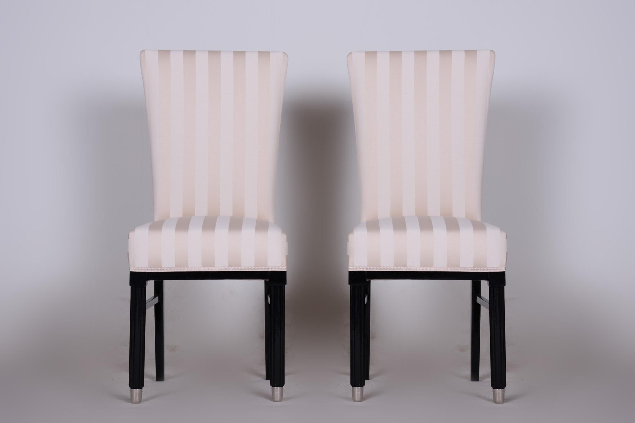Czech set of chairs, 2 pieces

Style: Art Deco.
Period: 1930-1939.
Material: Lacquered wood, (New Upholstery)
Completely restored. Surface made by black piano lacquers.





 