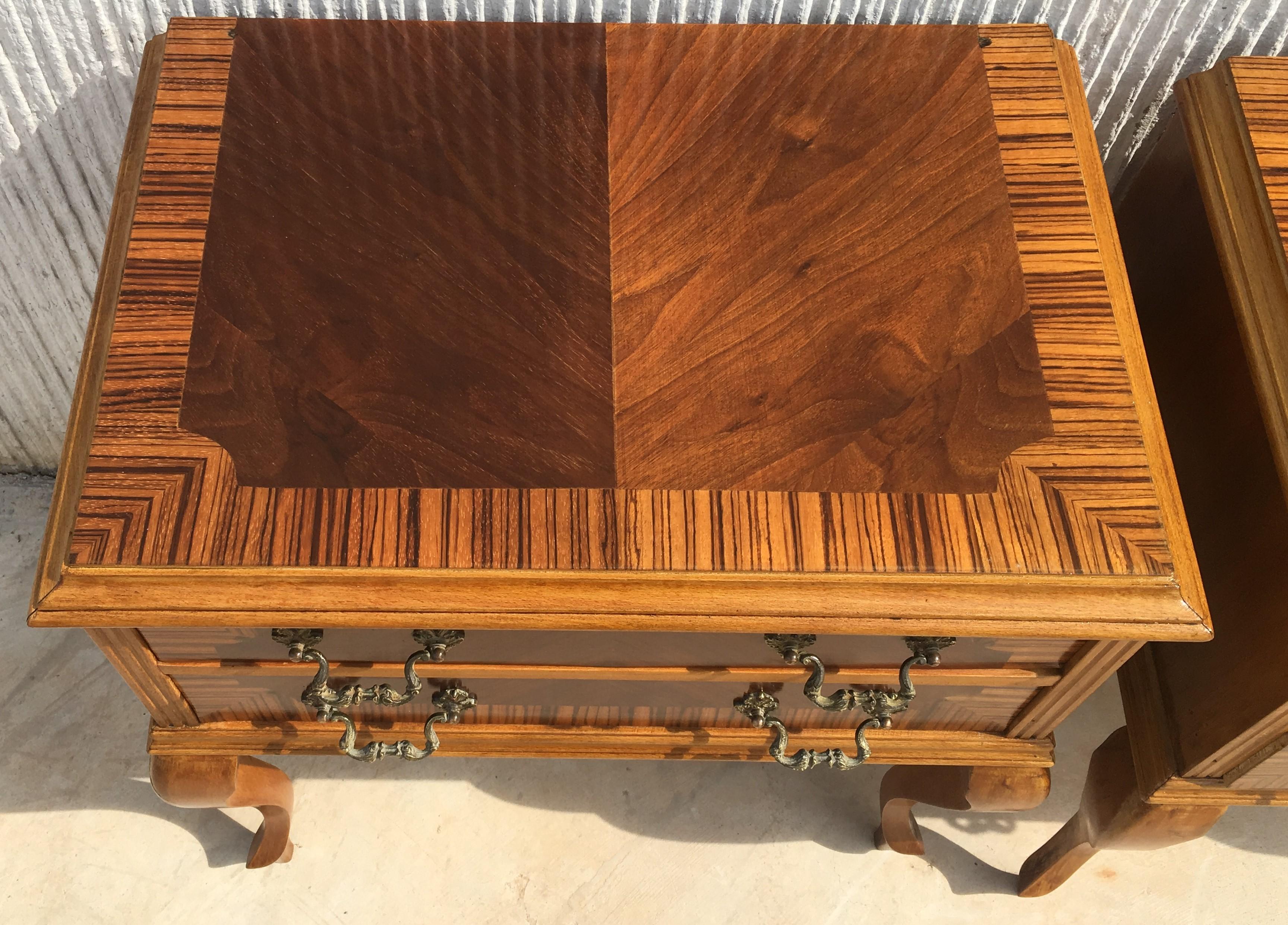 20th Century Pair of French Art Noveau Nighstands with two Drawers In Excellent Condition In Miami, FL