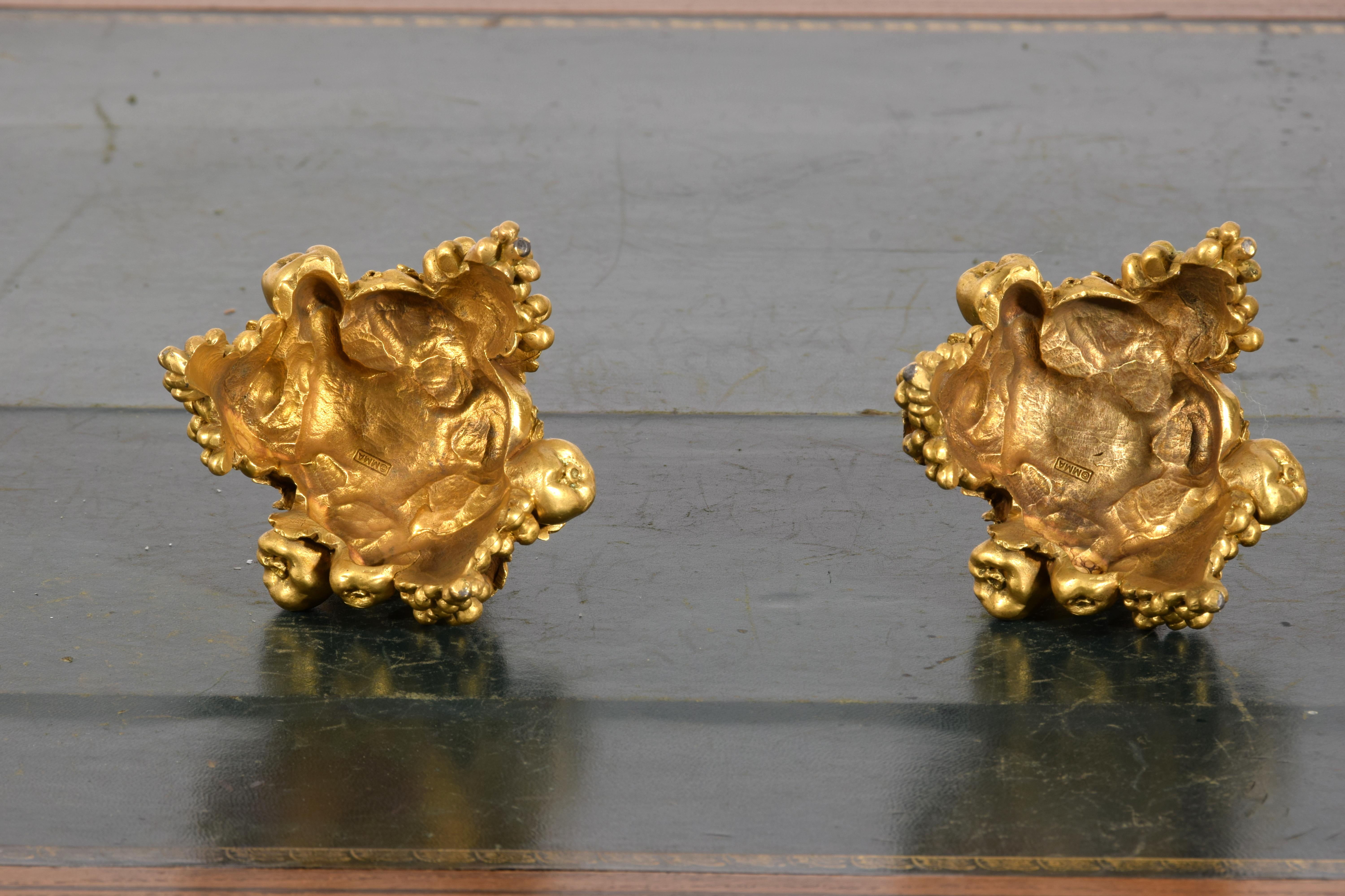 20e siècle, Paire de chandeliers français en bronze doré  en vente 4