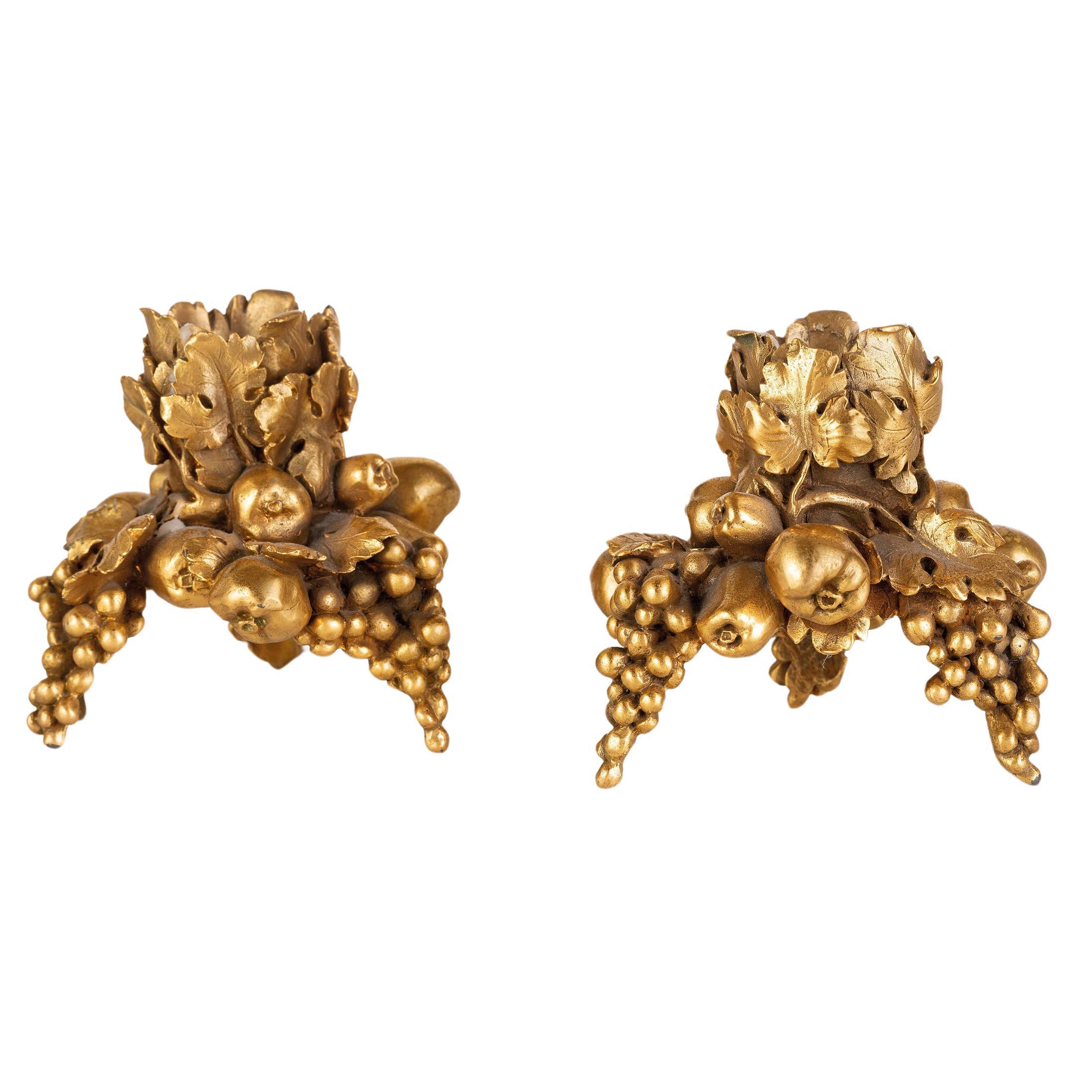 20e siècle, Paire de chandeliers français en bronze doré  en vente