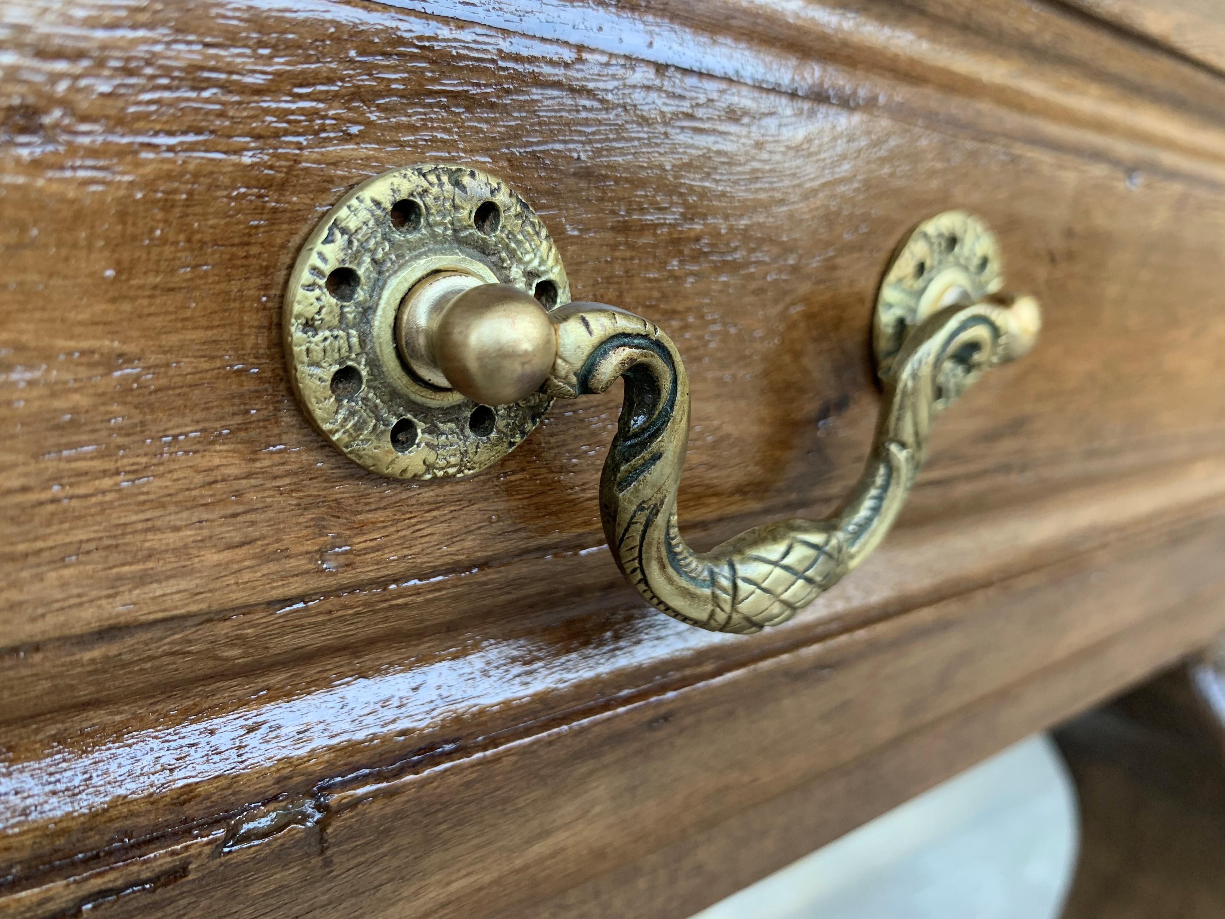 20th Century Pair of French Nightstands with One Drawer and Claw Feet For Sale 3