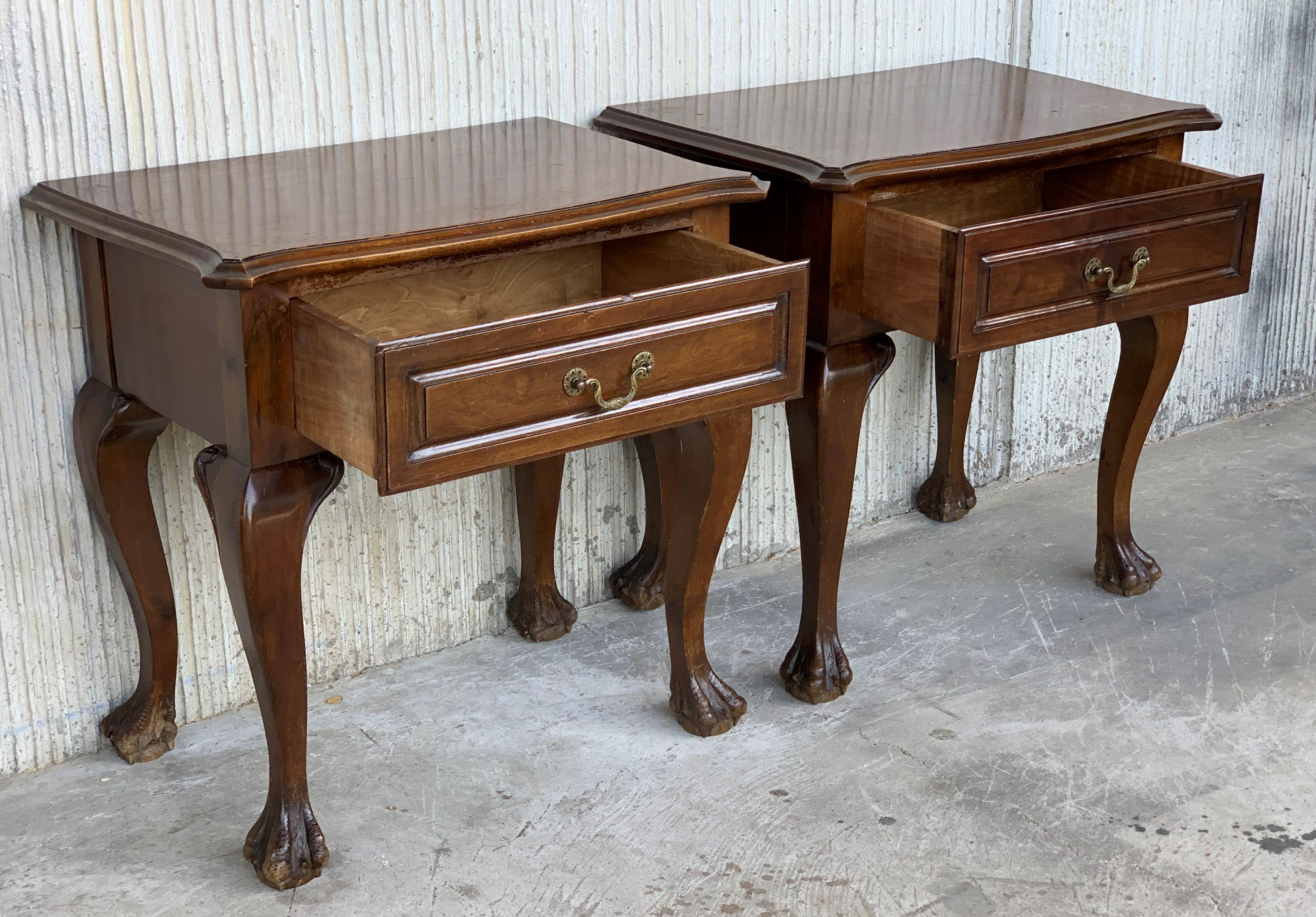 20th Century Pair of French Nightstands with One Drawer and Claw Feet In Good Condition For Sale In Miami, FL