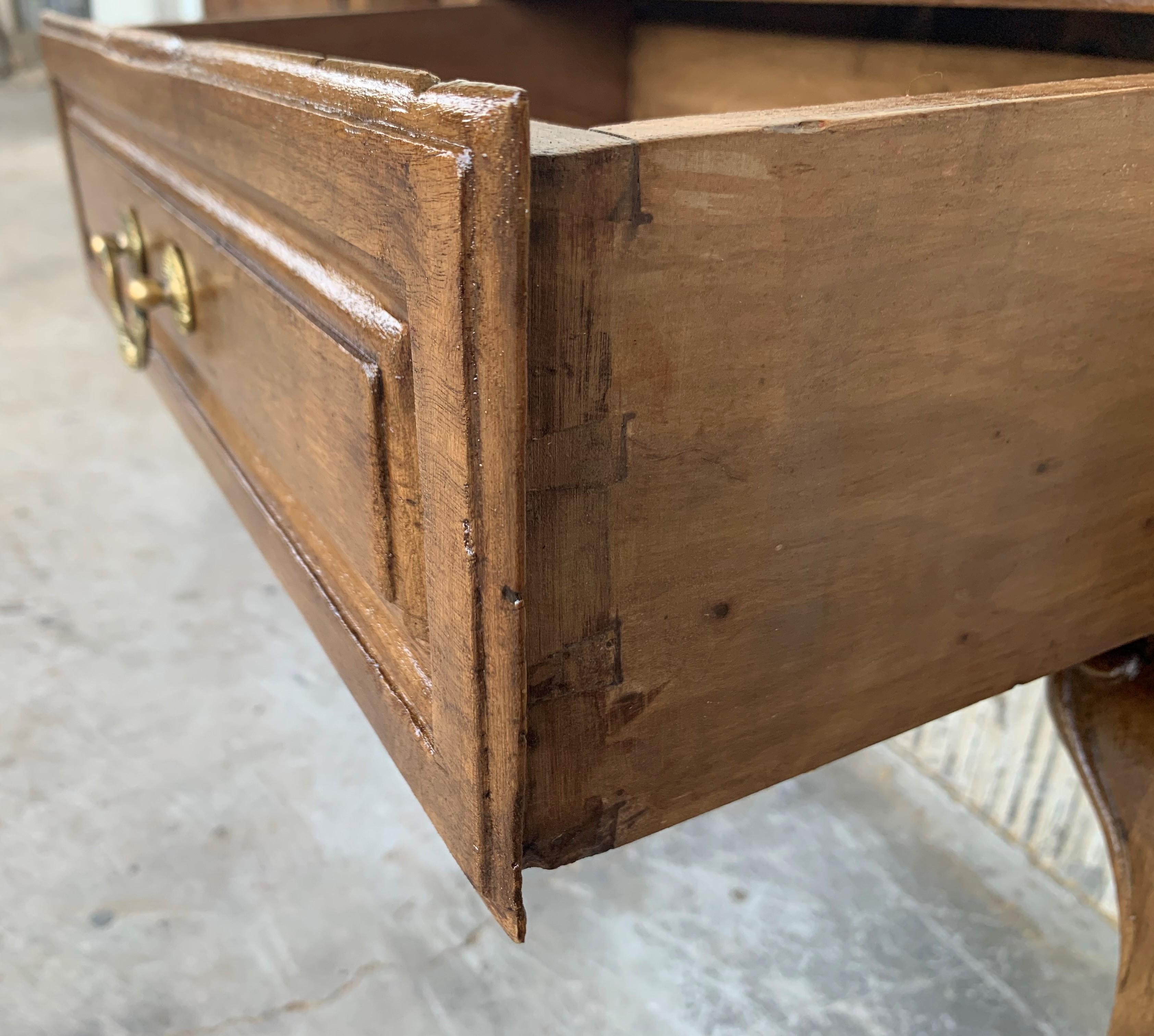 Walnut 20th Century Pair of French Nightstands with One Drawer and Claw Feet For Sale