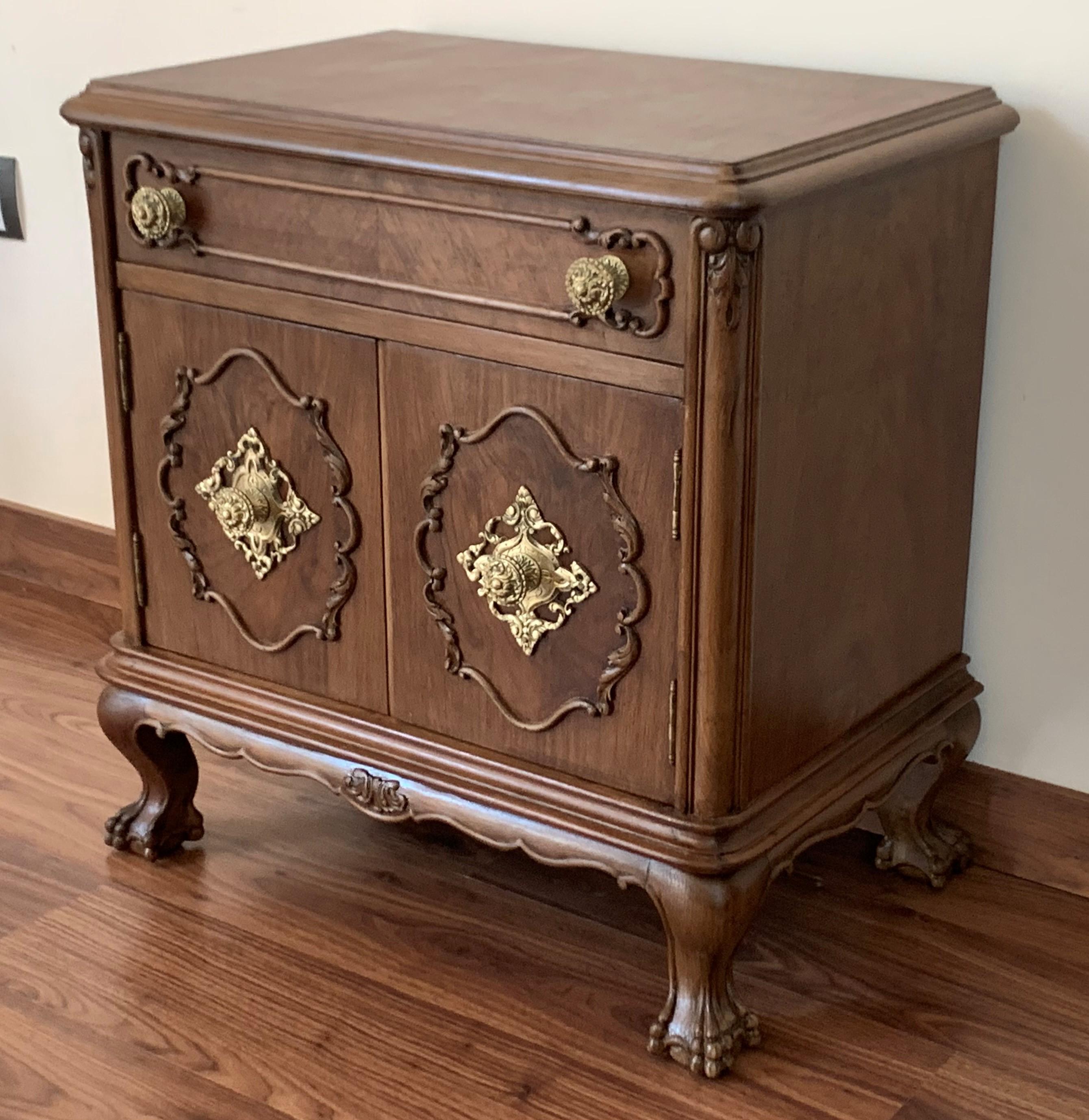 Spanish 20th Century Pair of French Nightstands with One Drawer and Doors and Claw Feet For Sale