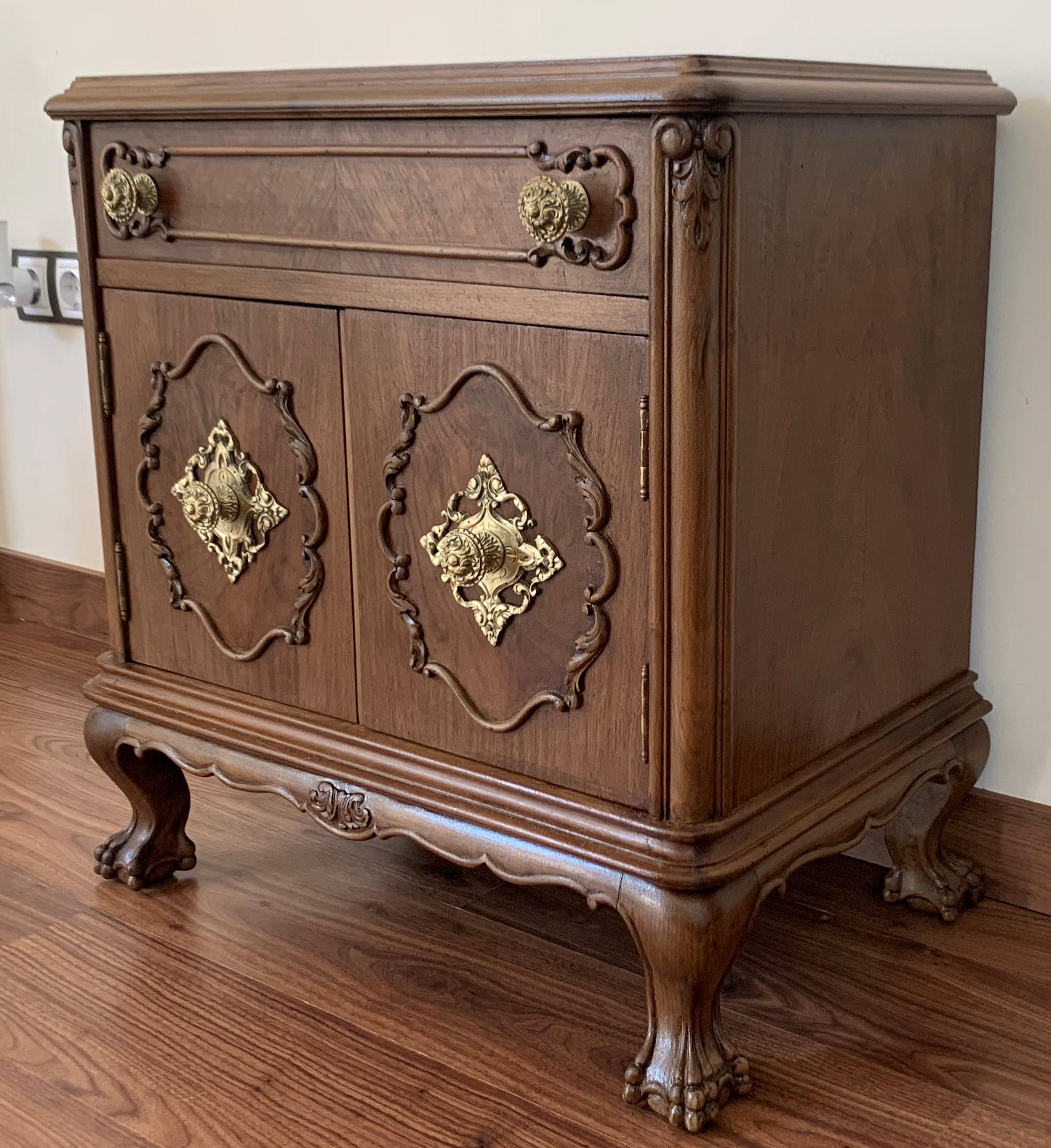 20th Century Pair of French Nightstands with One Drawer and Doors and Claw Feet In Good Condition For Sale In Miami, FL
