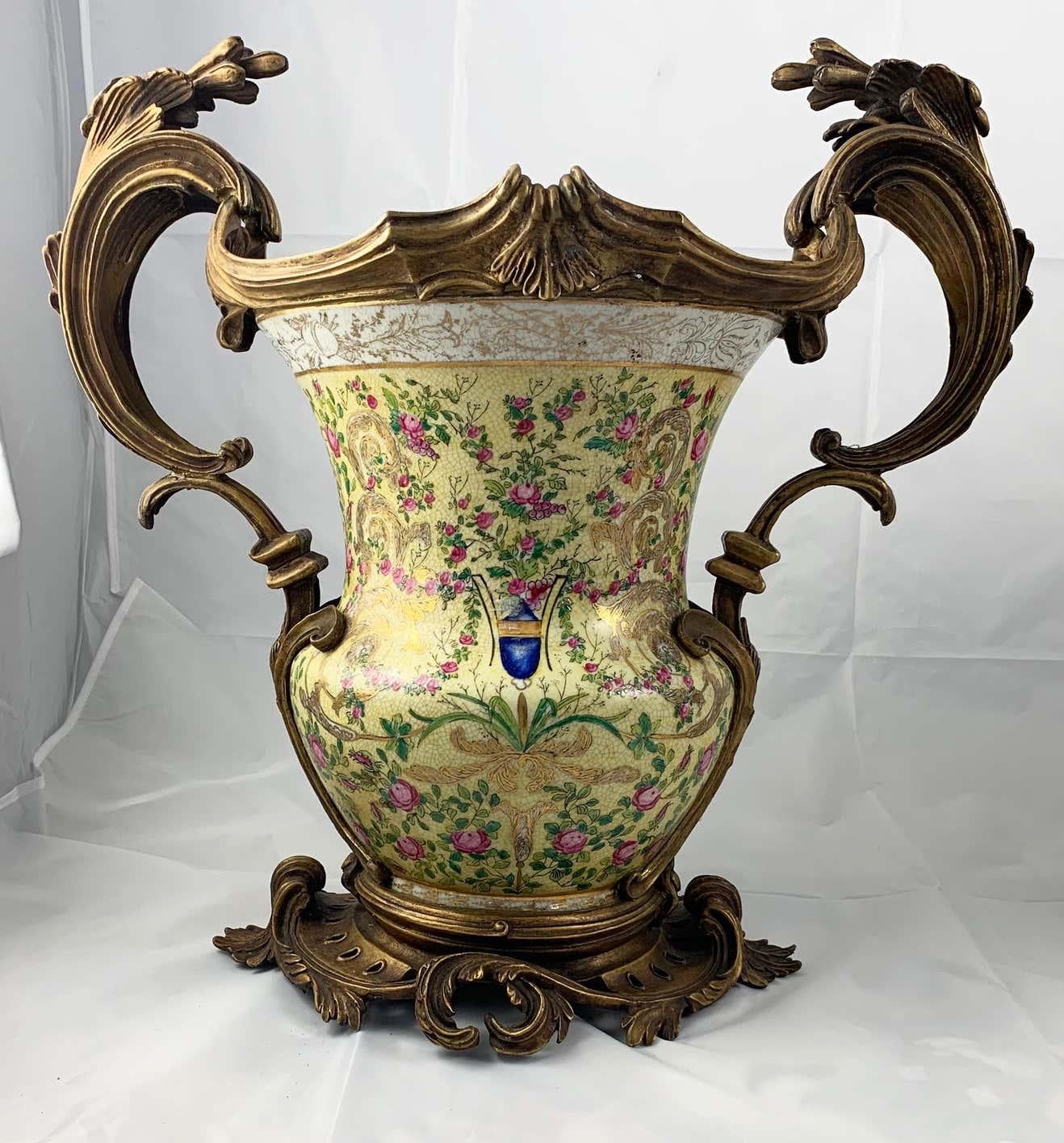 20th Century Pair of French Porcelain and Ormolu-Mounted Twin Handled Urns In Good Condition For Sale In Southall, GB