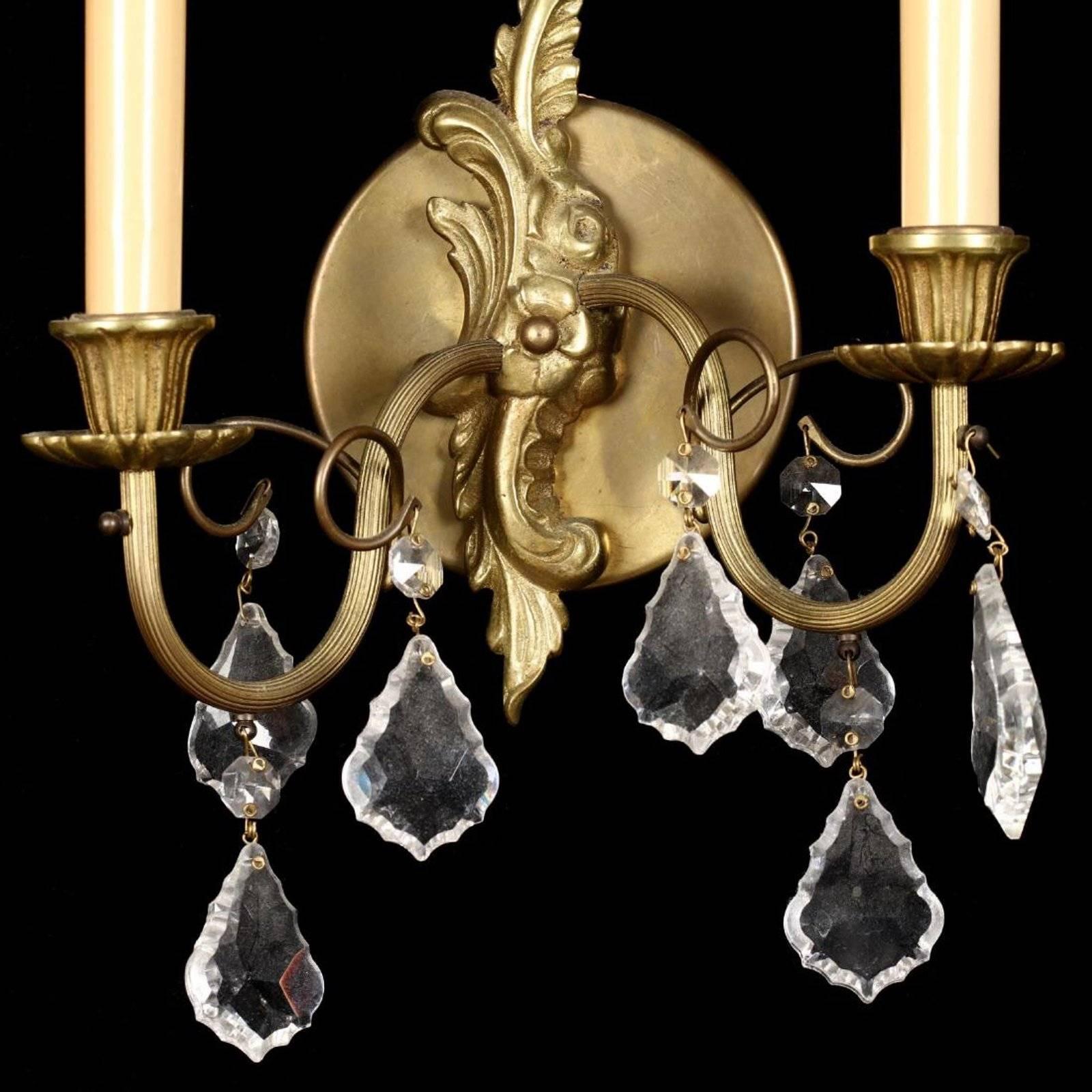 20th Century Pair of French Rococo Style Drop Prism Wall Sconces In Good Condition In Houston, TX