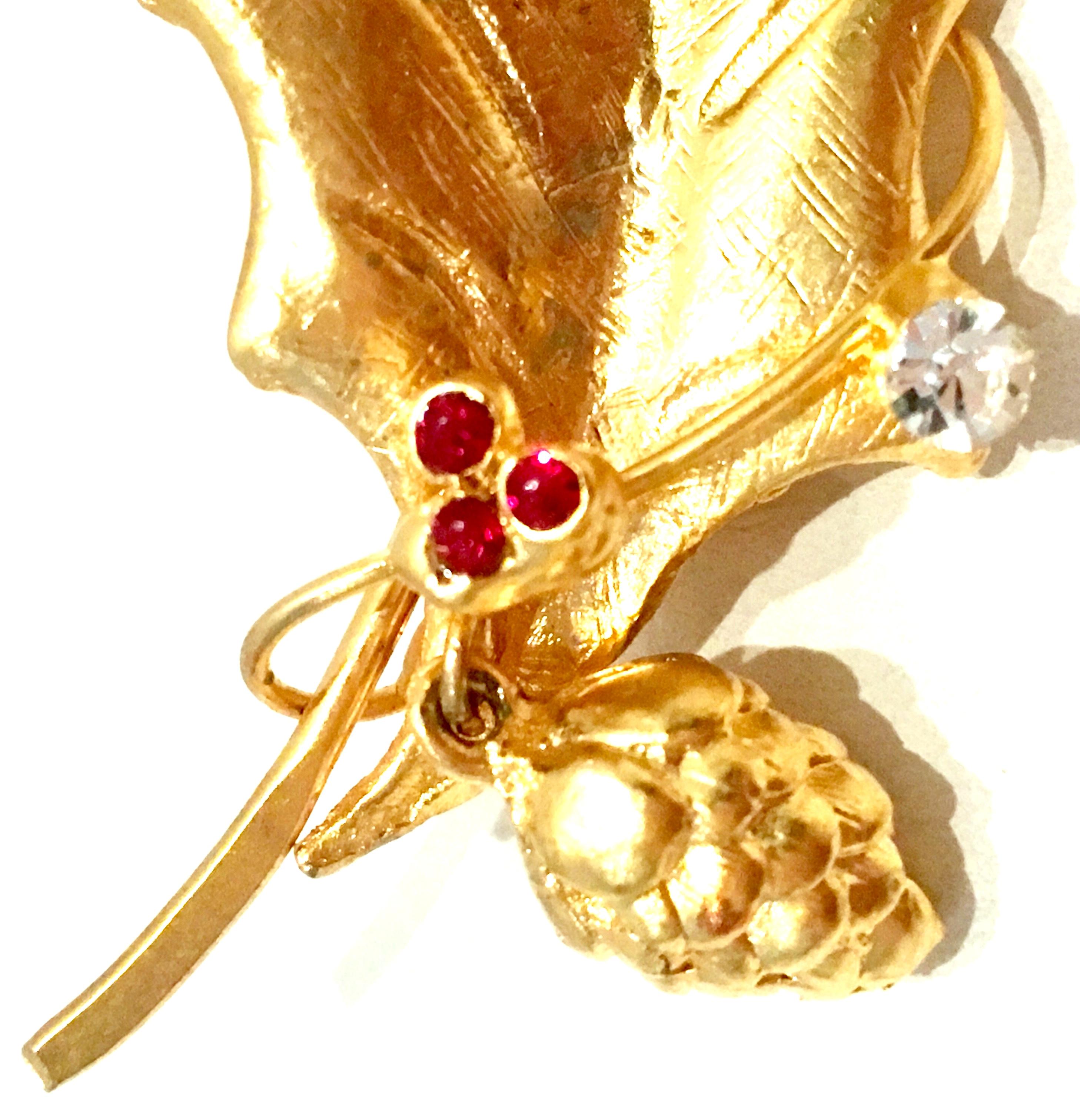 20th Century Pair of Gold & Austrian Crystal Christmas Brooch's Set Of Two  For Sale 10