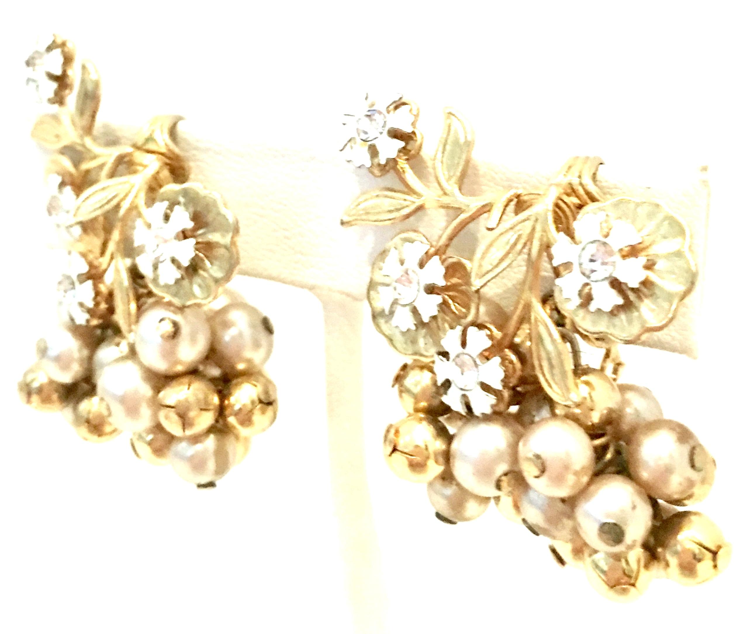 20th Century Pair Of Gold Enamel & Faux Pearl Dangle Floral Earrings In Good Condition For Sale In West Palm Beach, FL